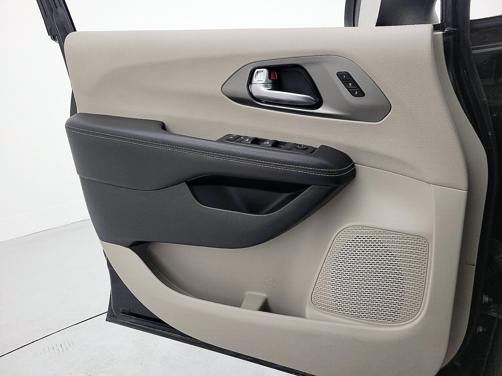 2023 Chrysler Pacifica Touring L - Photo 13