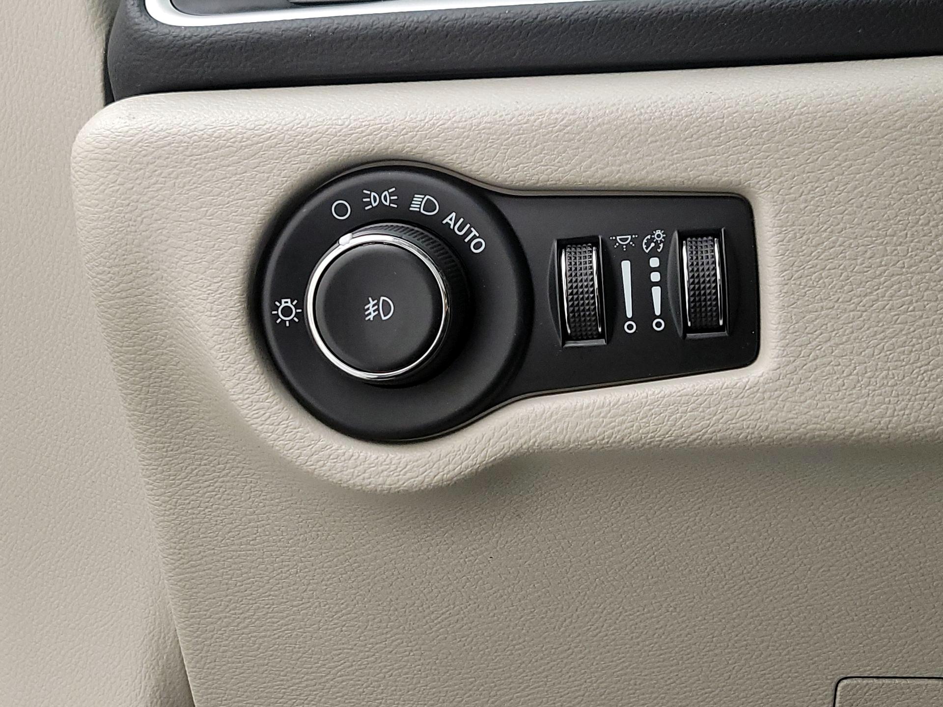 Thumbnail: 2023 Chrysler Pacifica - 13