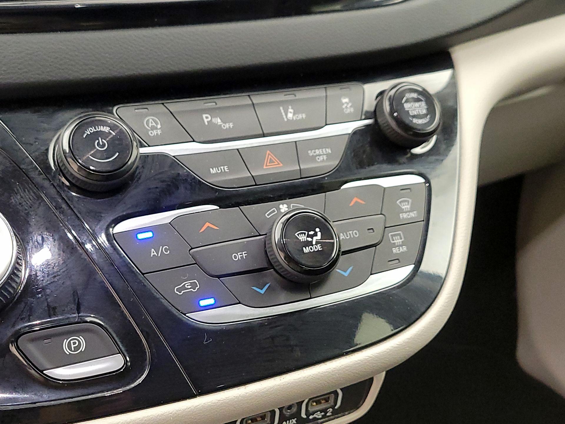 Thumbnail: 2023 Chrysler Pacifica - 16