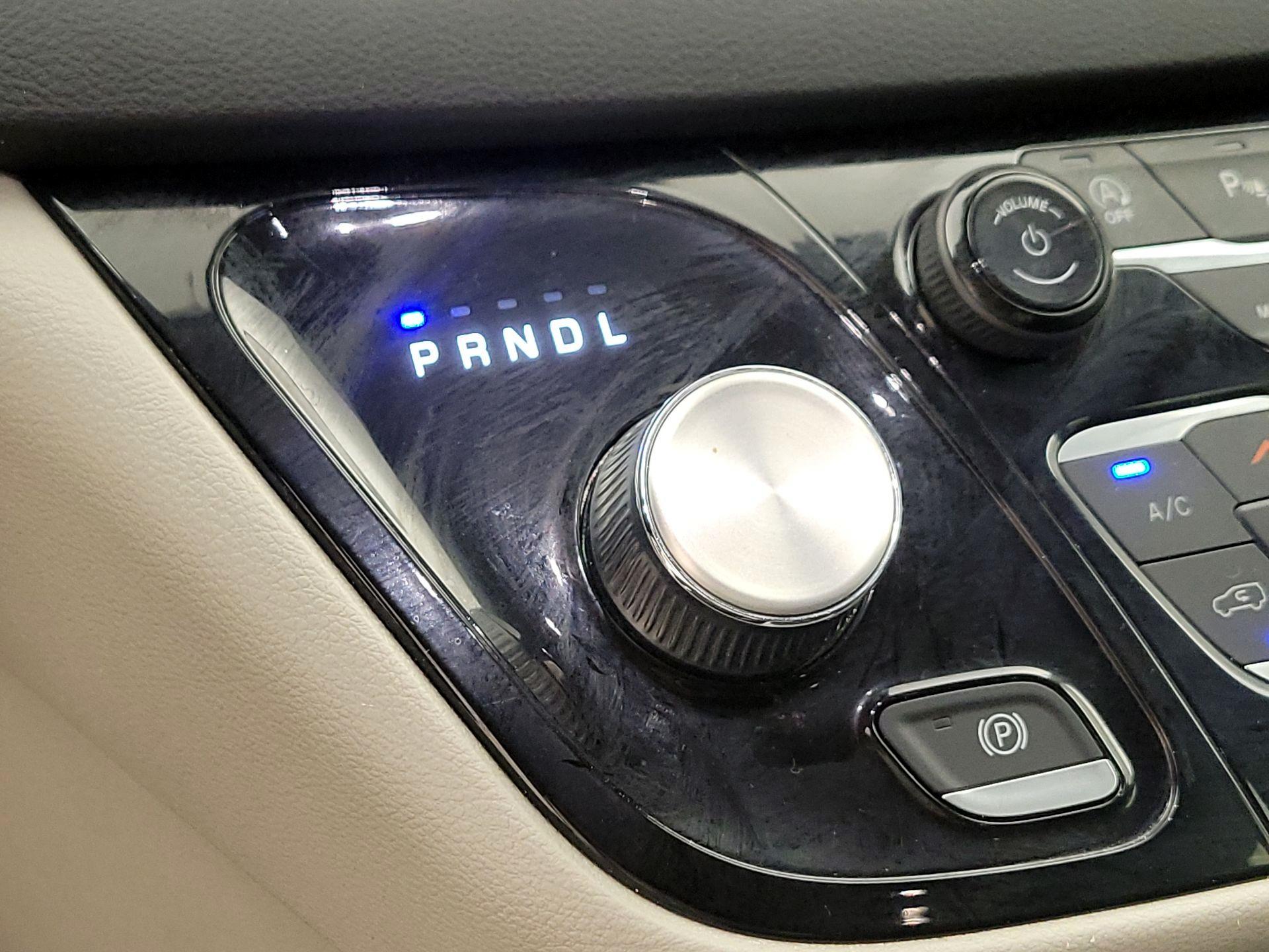 Thumbnail: 2023 Chrysler Pacifica - 17