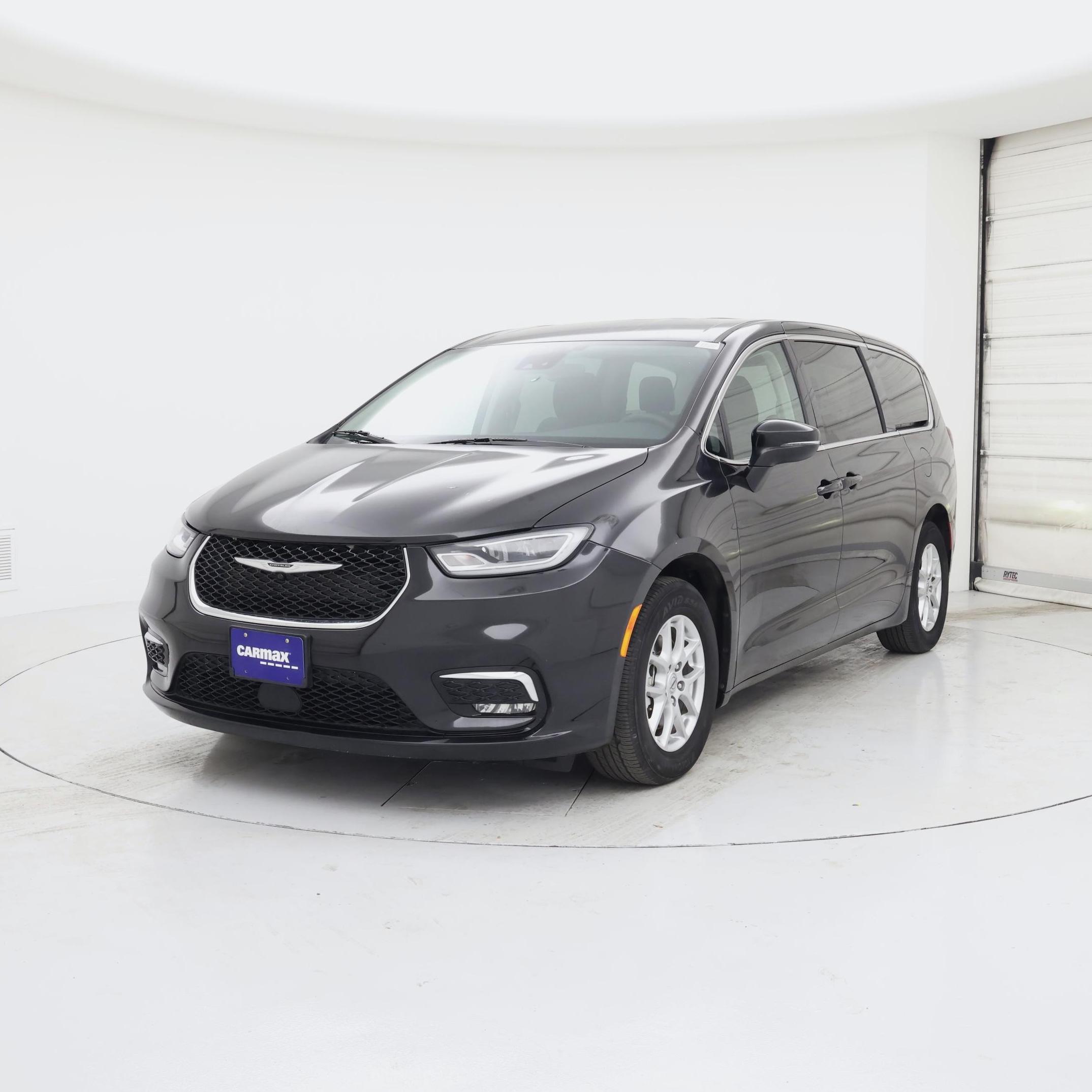 Thumbnail: 2023 Chrysler Pacifica - 4