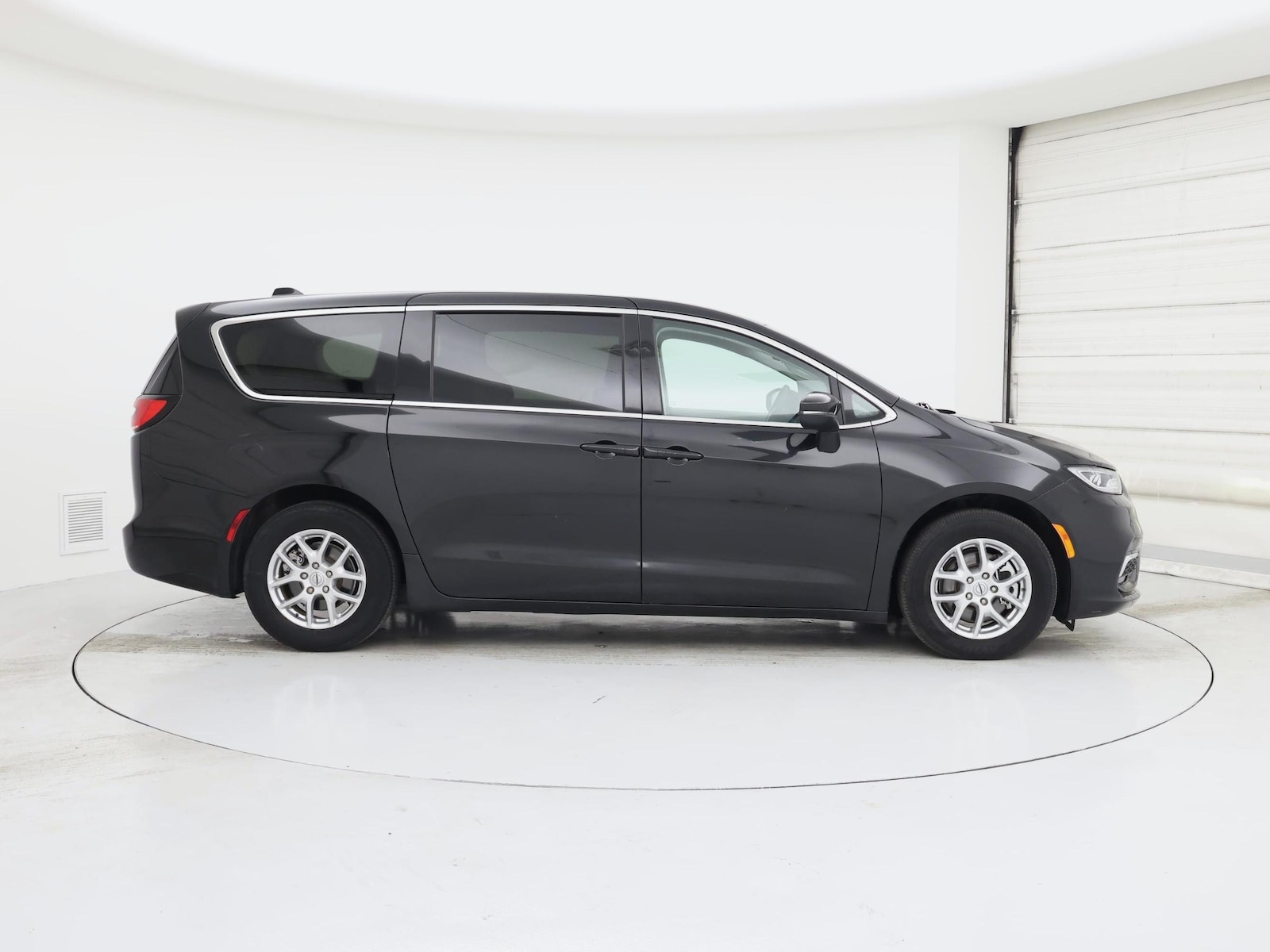 2023 Chrysler Pacifica Touring L - Photo 8