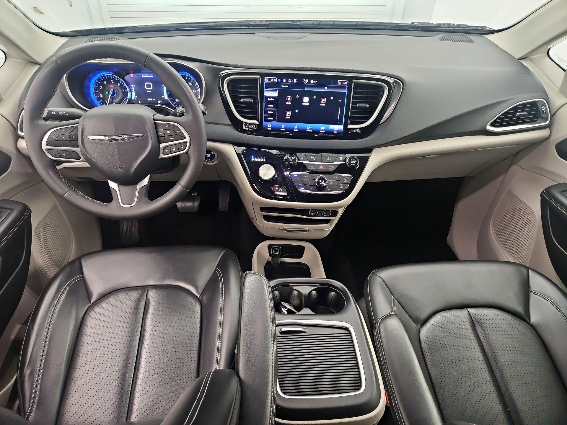 Thumbnail: 2023 Chrysler Pacifica - 9