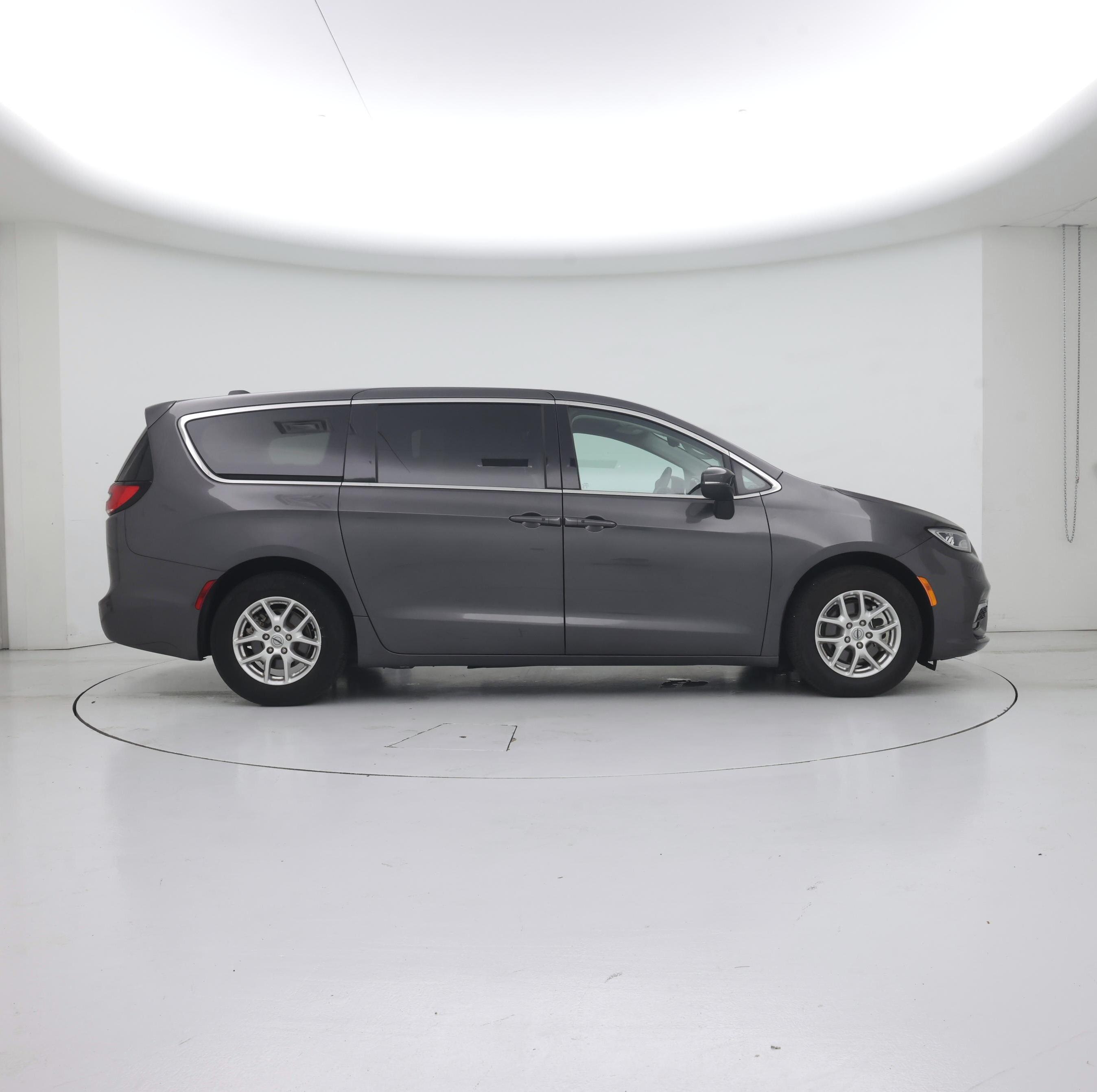 Thumbnail: 2023 Chrysler Pacifica - 7