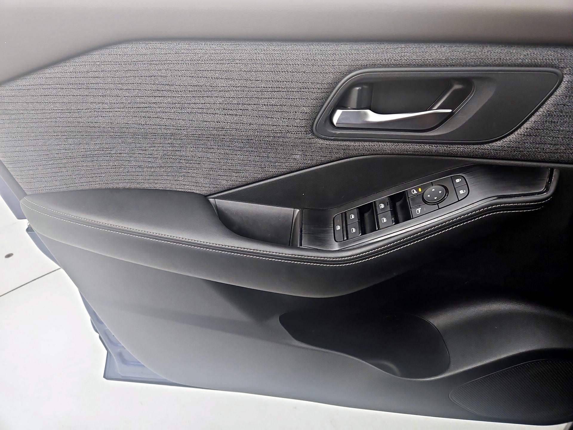 Thumbnail: 2023 Nissan Rogue - 12