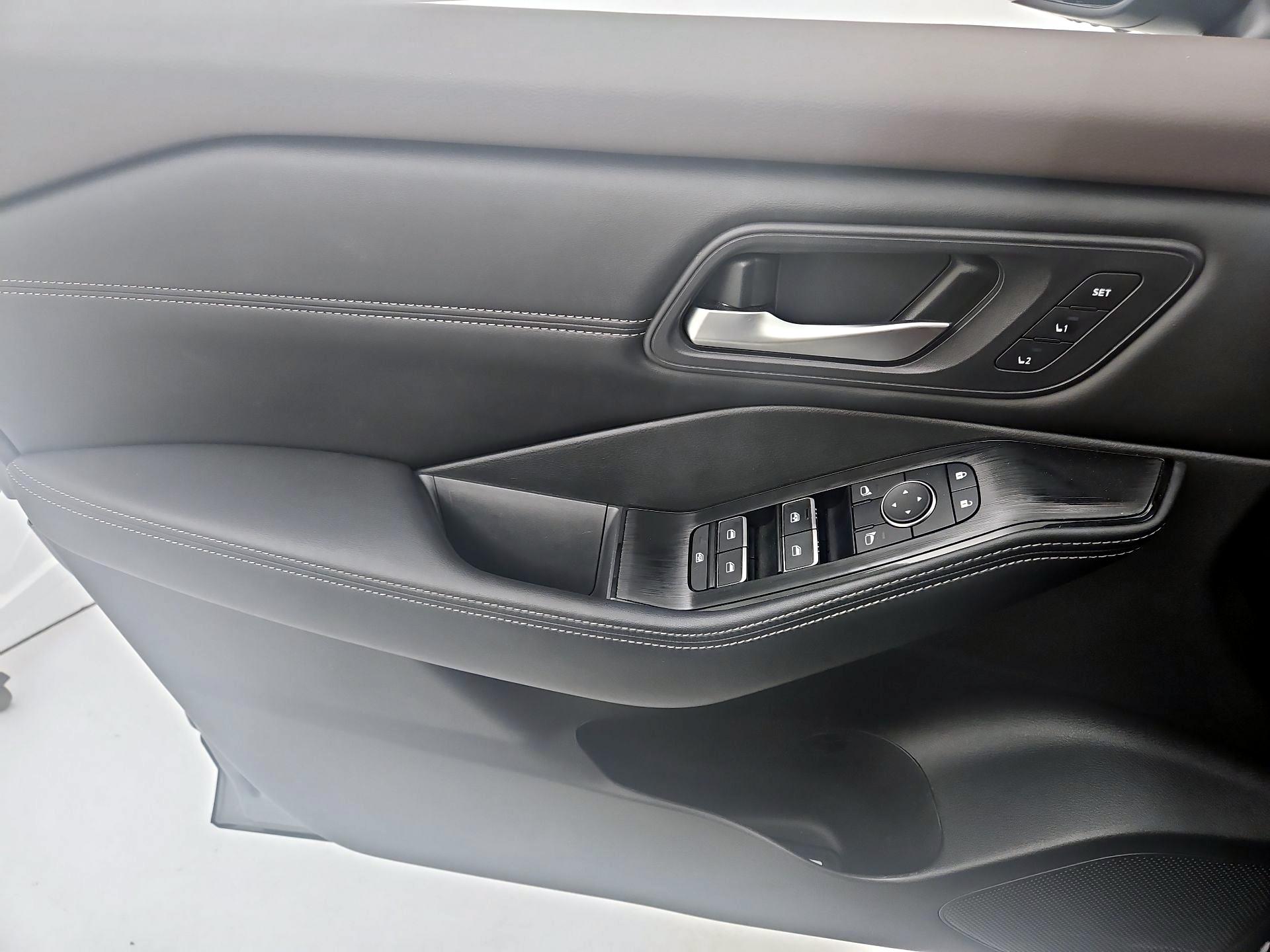 Thumbnail: 2023 Nissan Rogue - 12