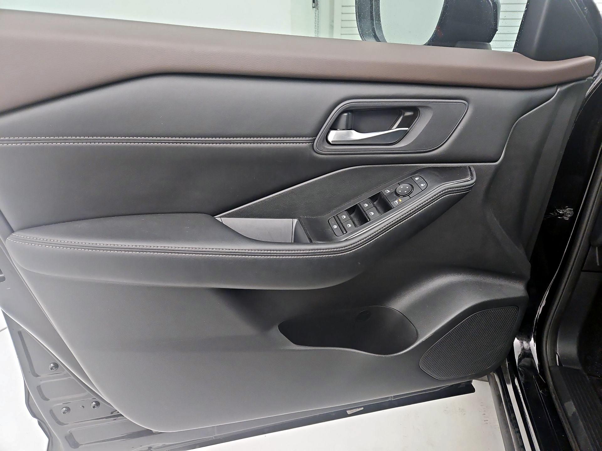 Thumbnail: 2023 Nissan Rogue - 12