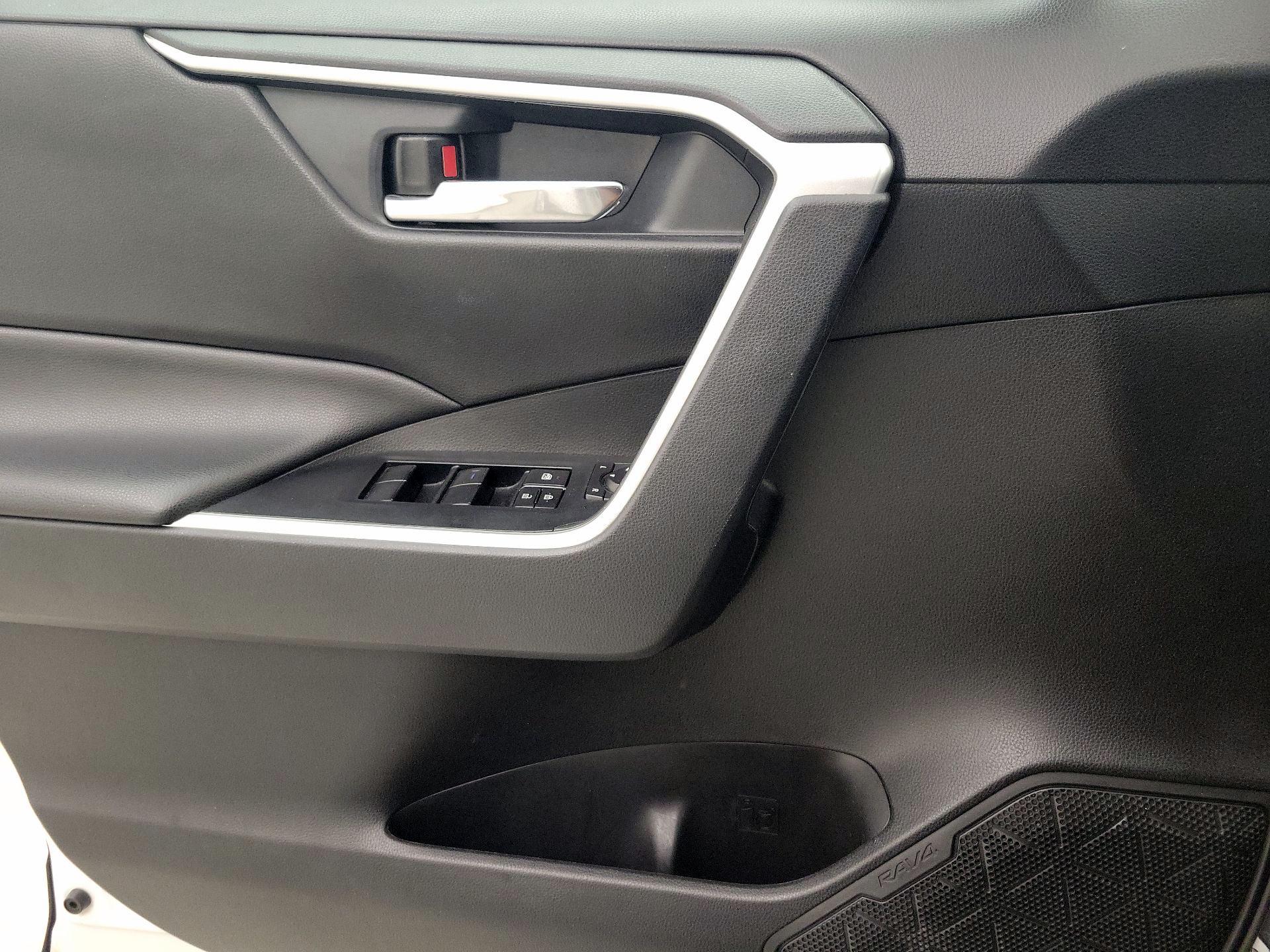 Thumbnail: 2020 Toyota RAV4 - 12