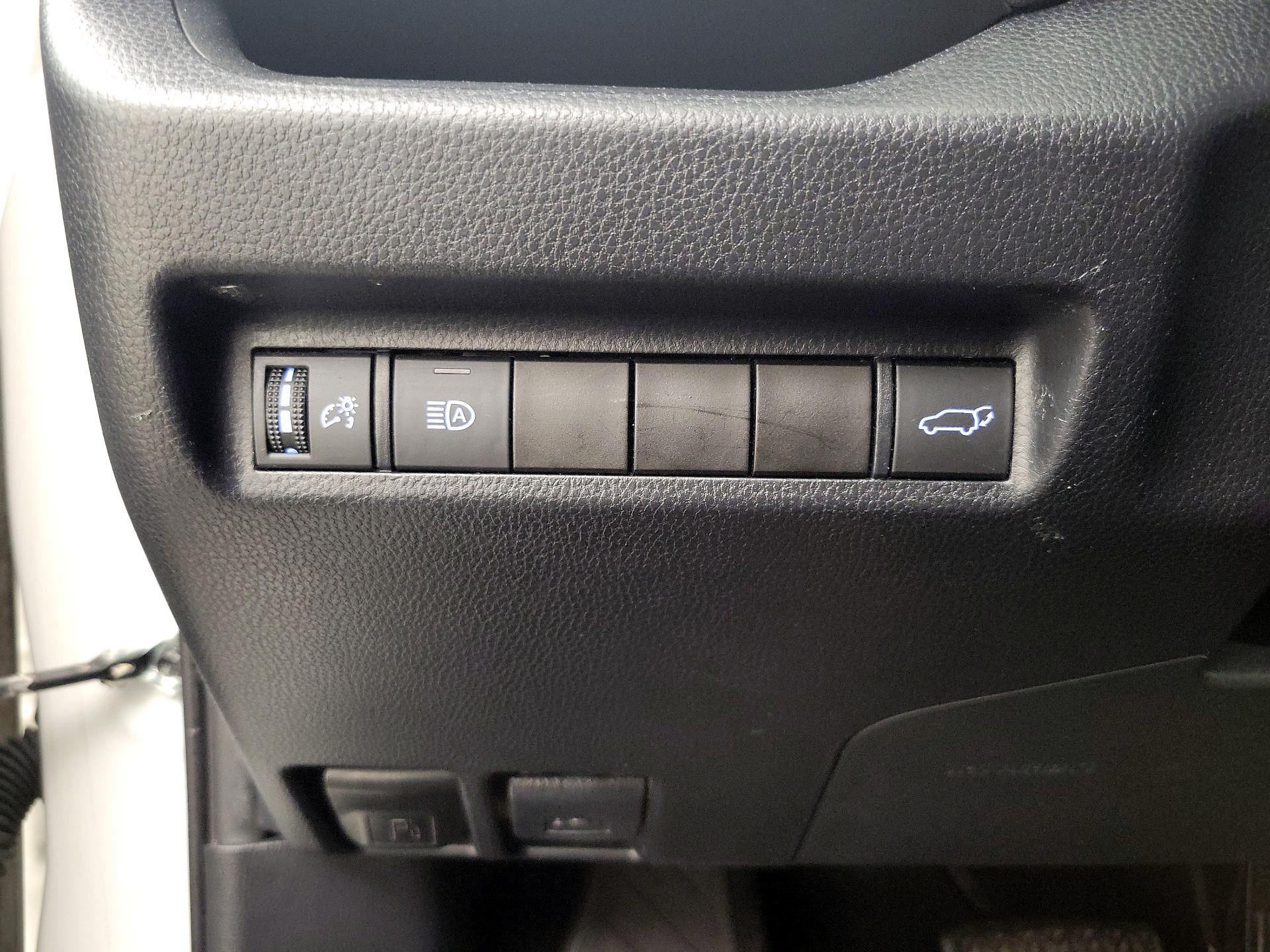 Thumbnail: 2020 Toyota RAV4 - 13