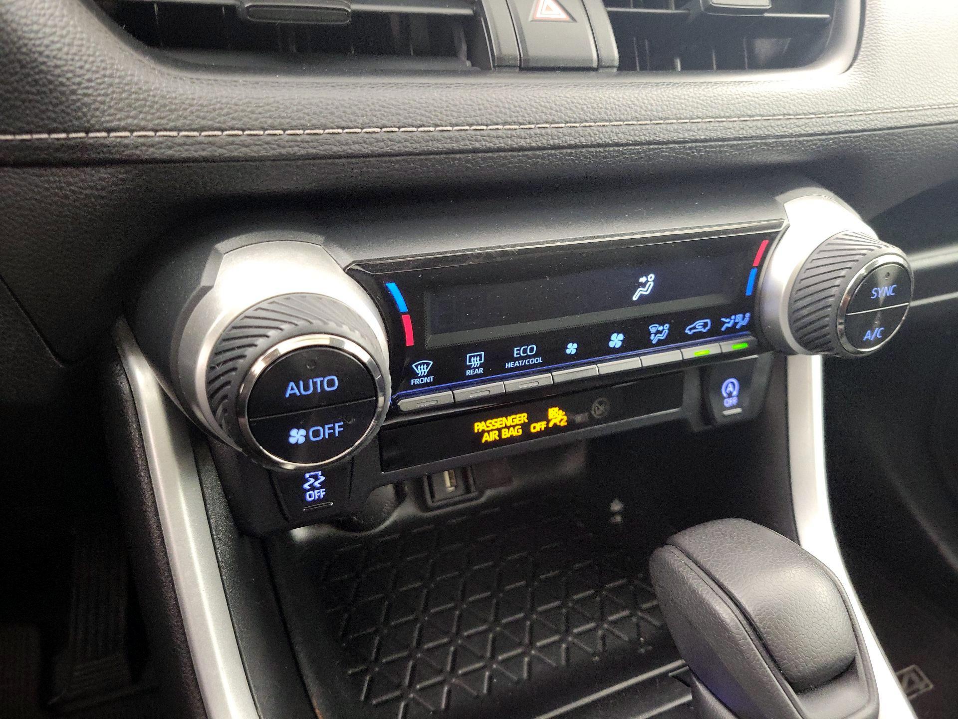 Thumbnail: 2020 Toyota RAV4 - 16