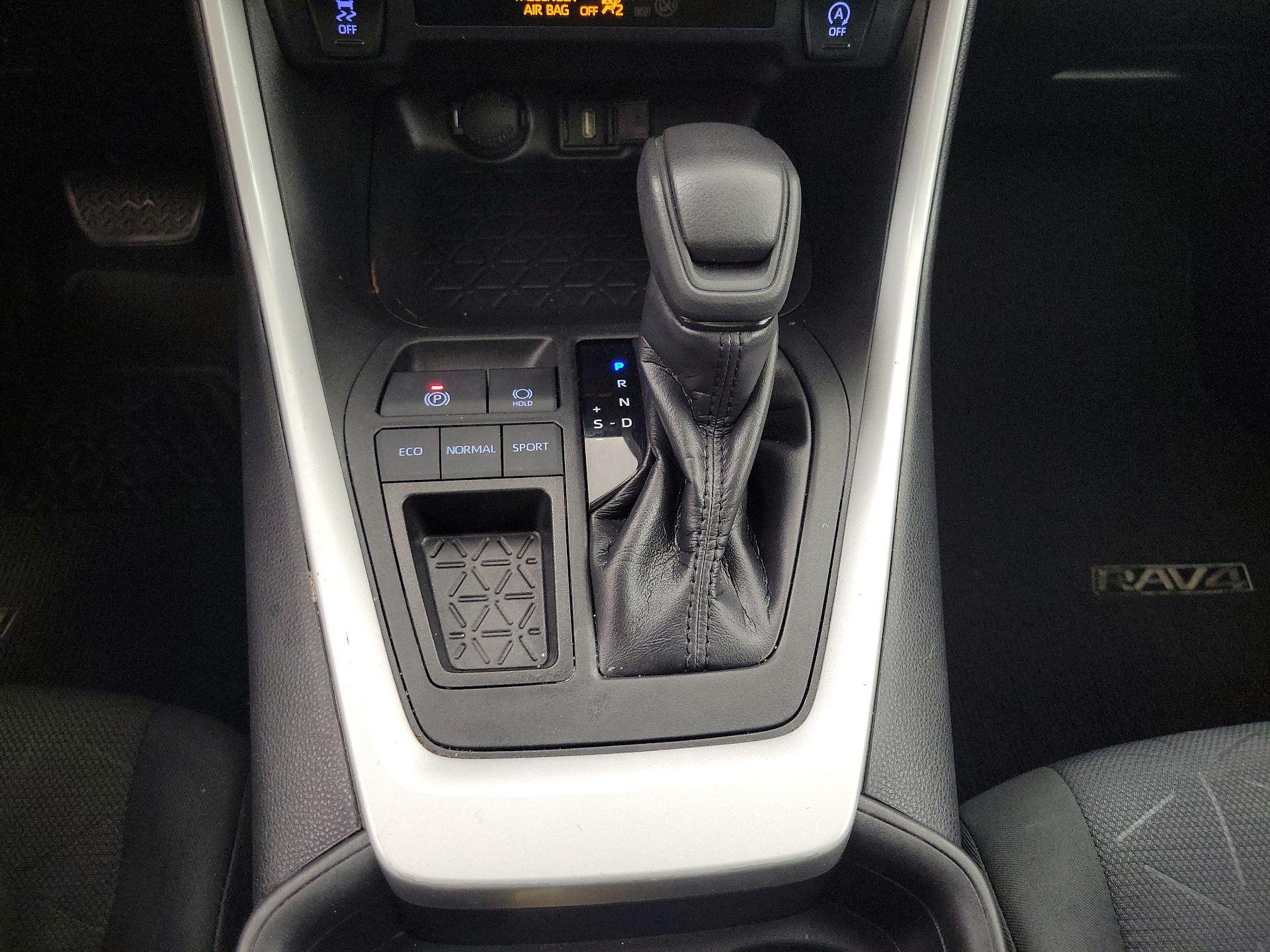 Thumbnail: 2020 Toyota RAV4 - 17