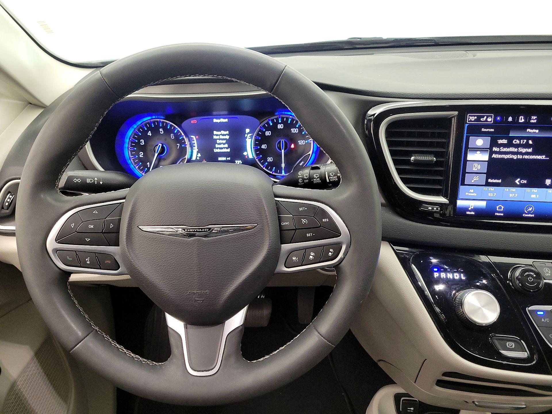 Thumbnail: 2023 Chrysler Pacifica - 10