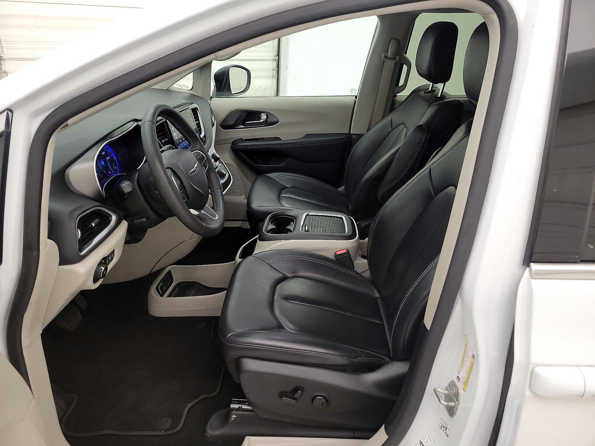 Thumbnail: 2023 Chrysler Pacifica - 11