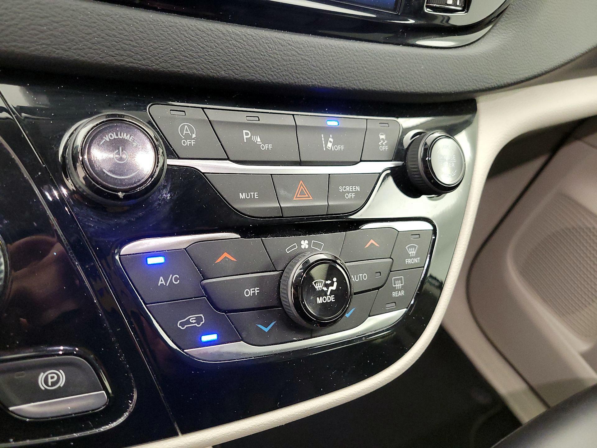 Thumbnail: 2023 Chrysler Pacifica - 16