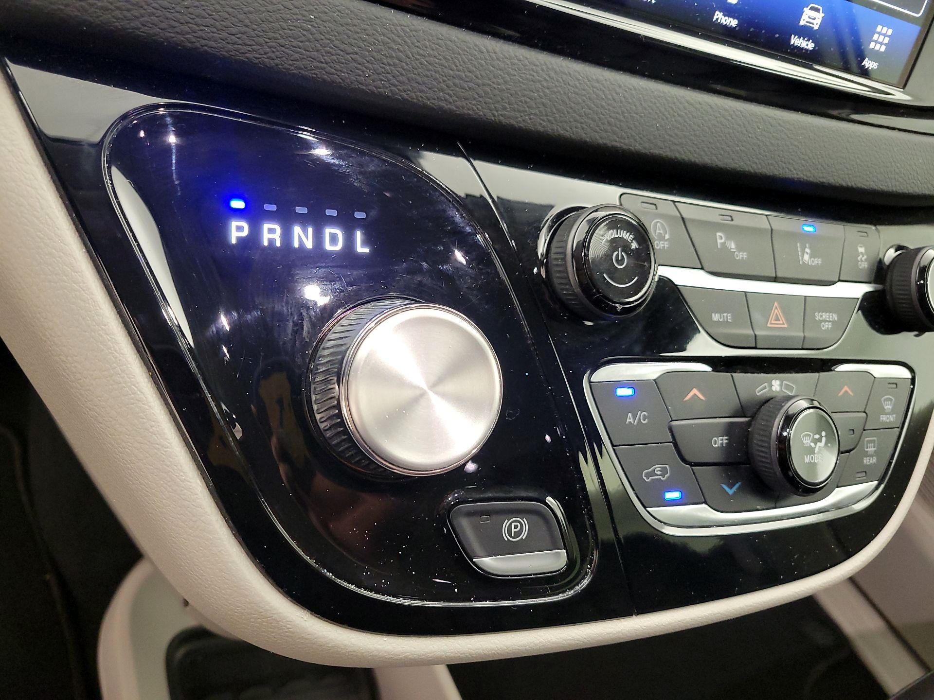 Thumbnail: 2023 Chrysler Pacifica - 17