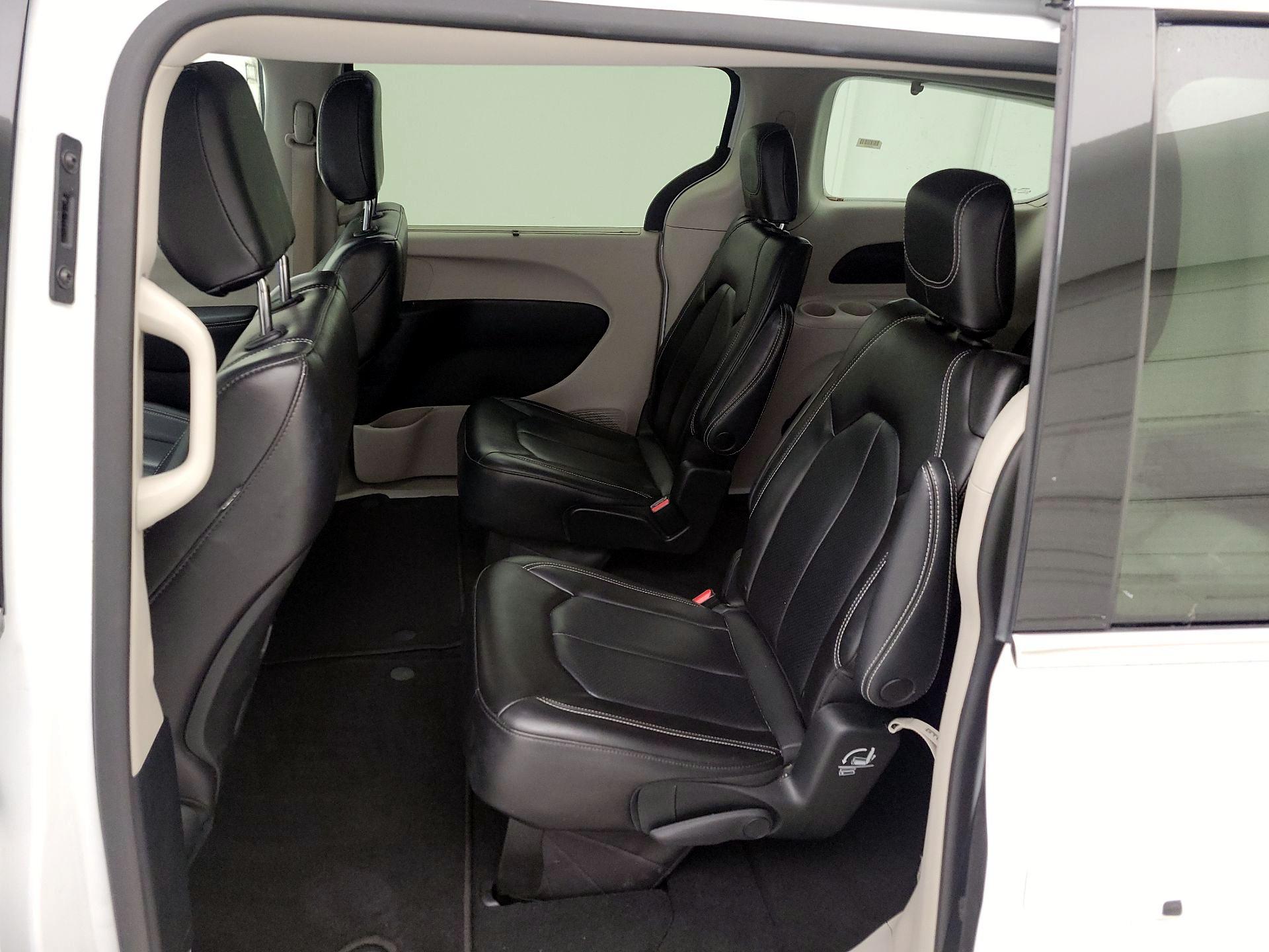 Thumbnail: 2023 Chrysler Pacifica - 18