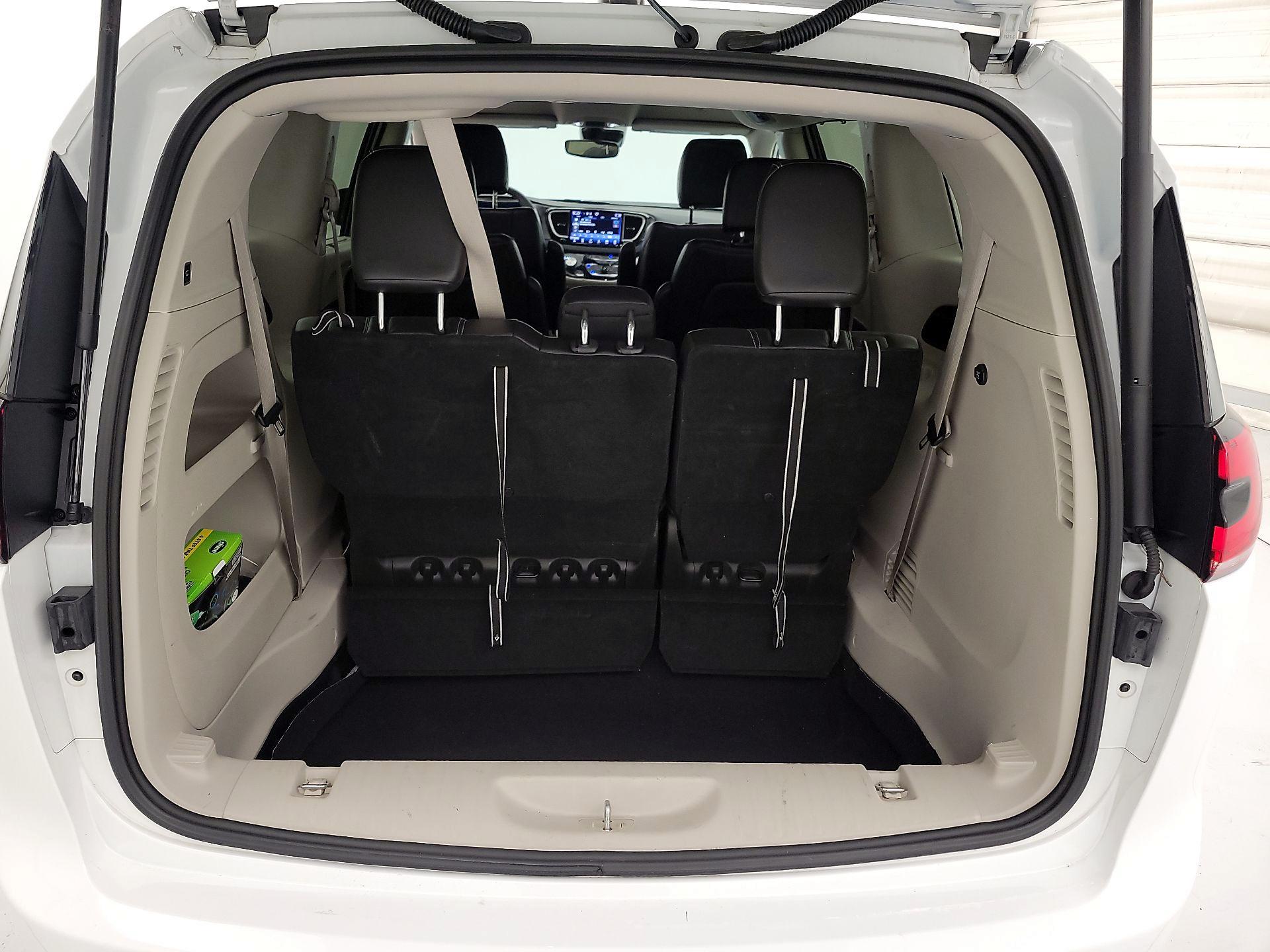 Thumbnail: 2023 Chrysler Pacifica - 19