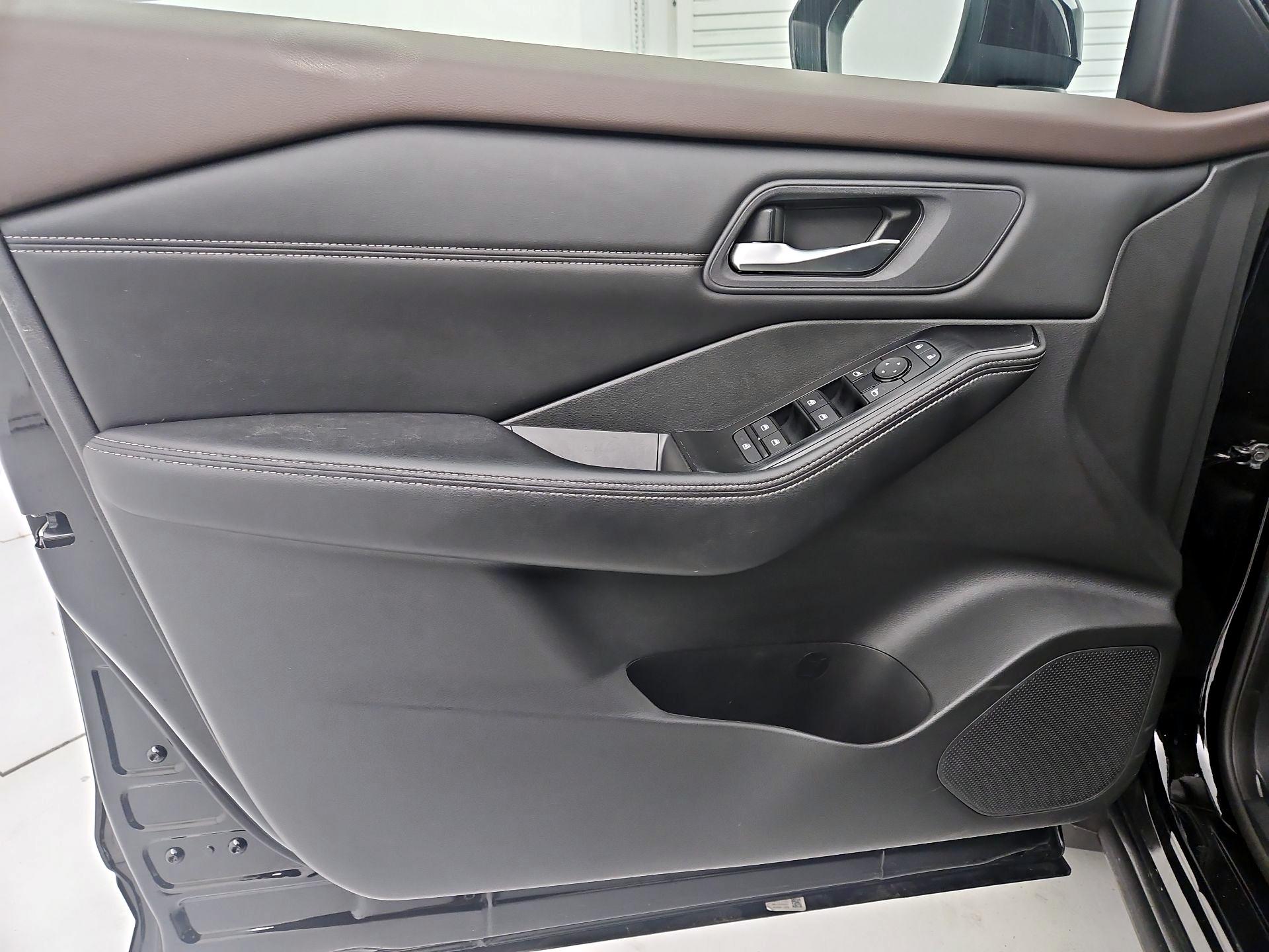 Thumbnail: 2023 Nissan Rogue - 12