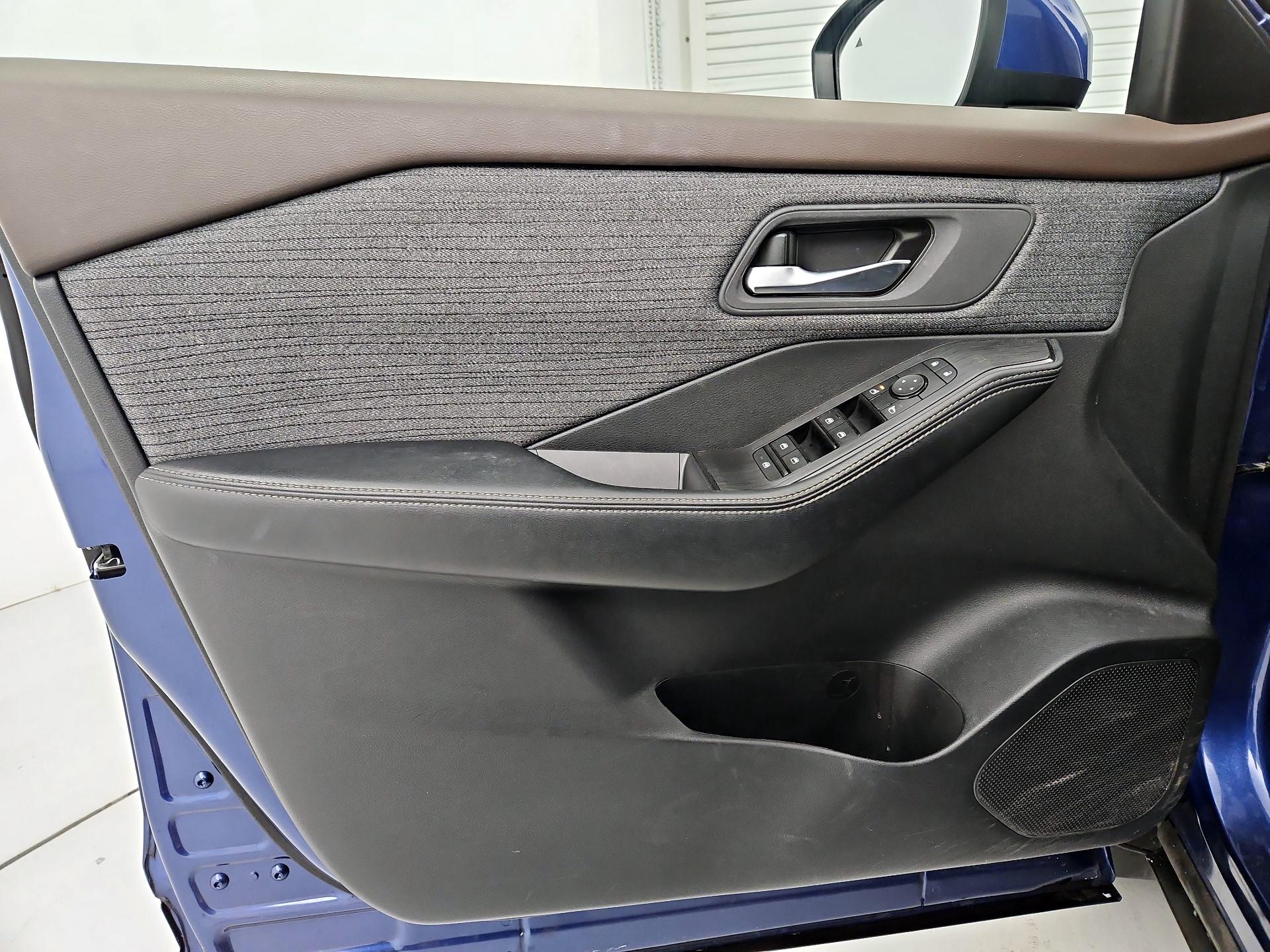 Thumbnail: 2023 Nissan Rogue - 12