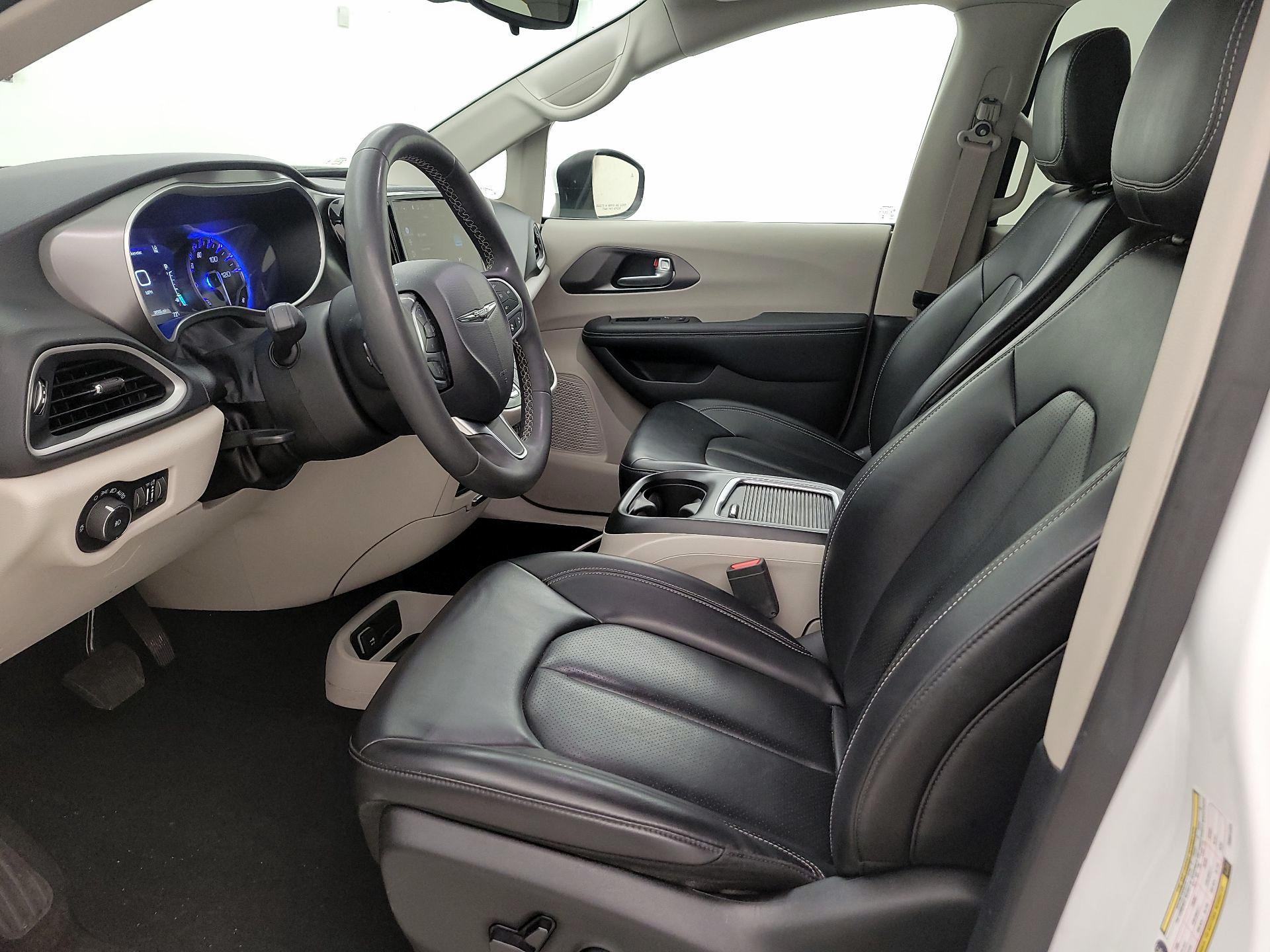 Thumbnail: 2023 Chrysler Pacifica - 9