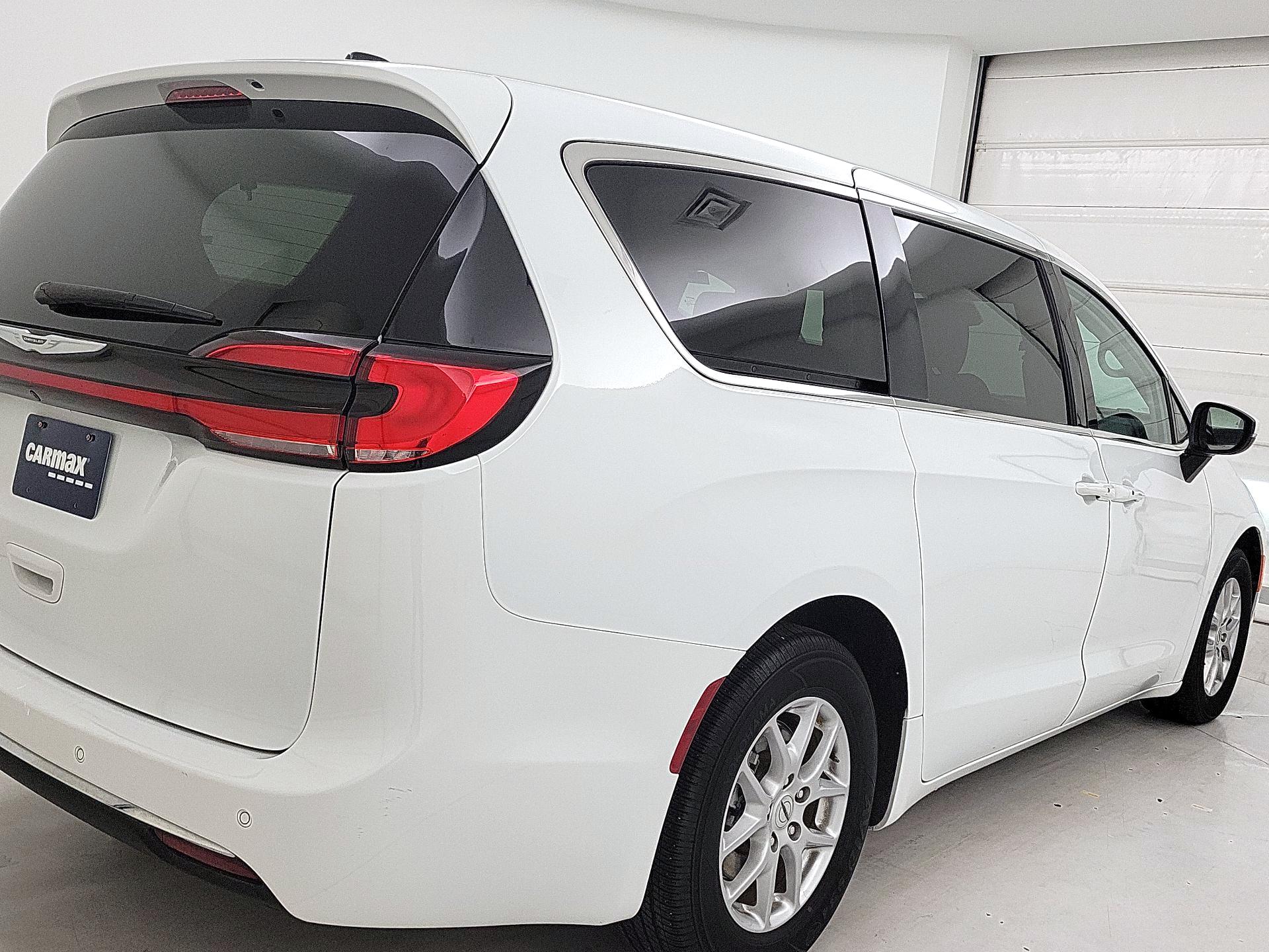 Thumbnail: 2023 Chrysler Pacifica - 5