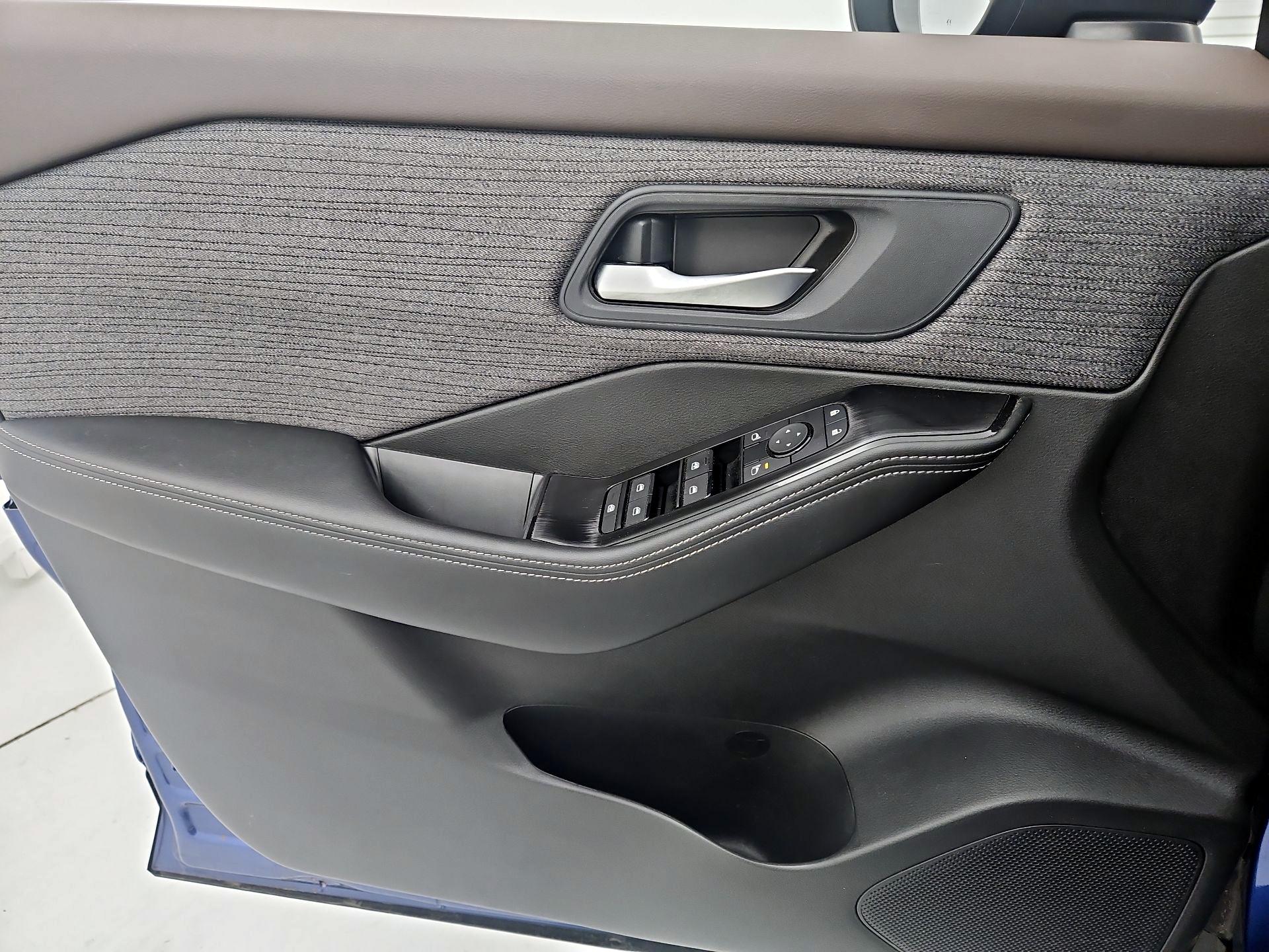 Thumbnail: 2023 Nissan Rogue - 12