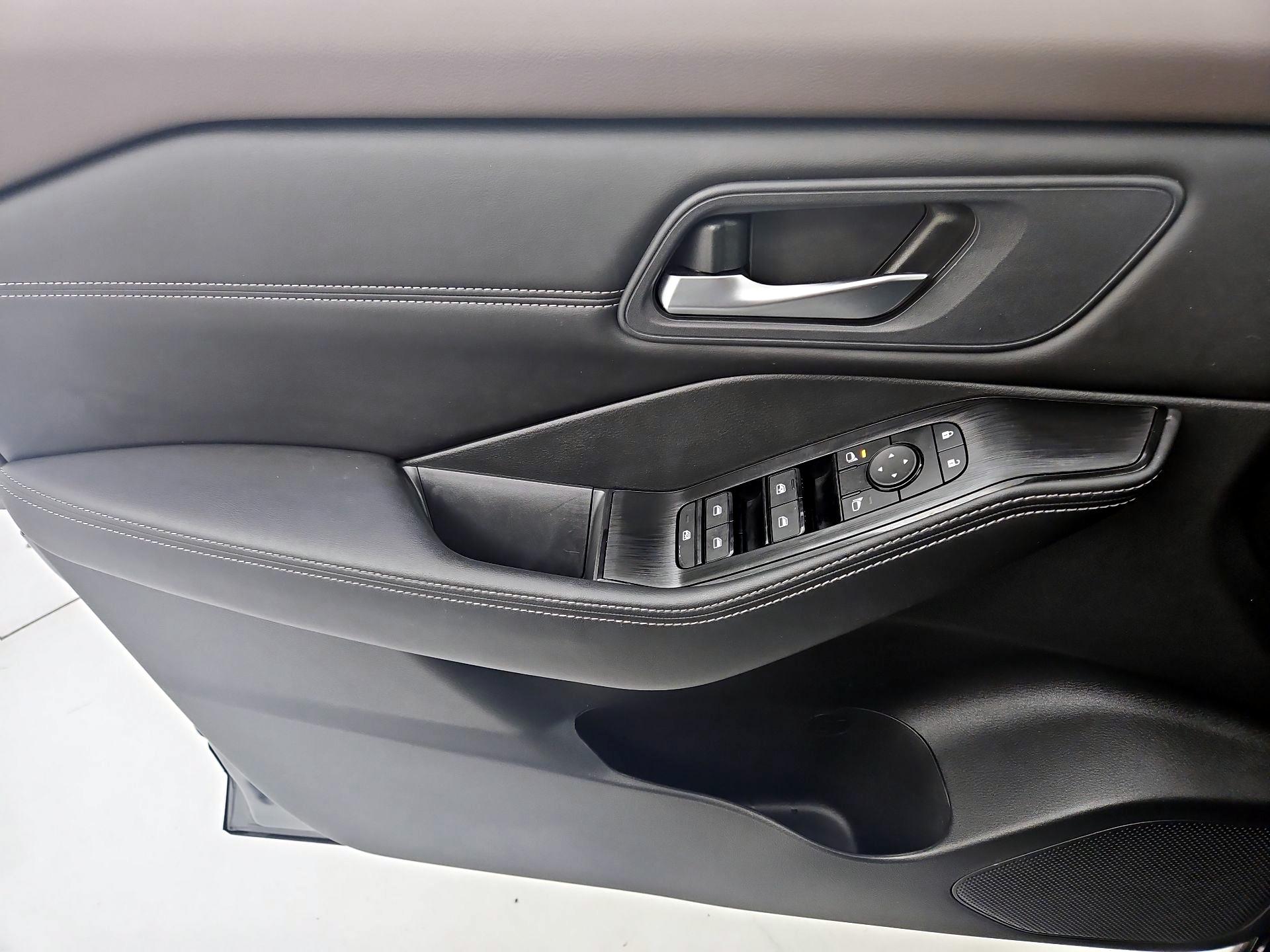 Thumbnail: 2023 Nissan Rogue - 12