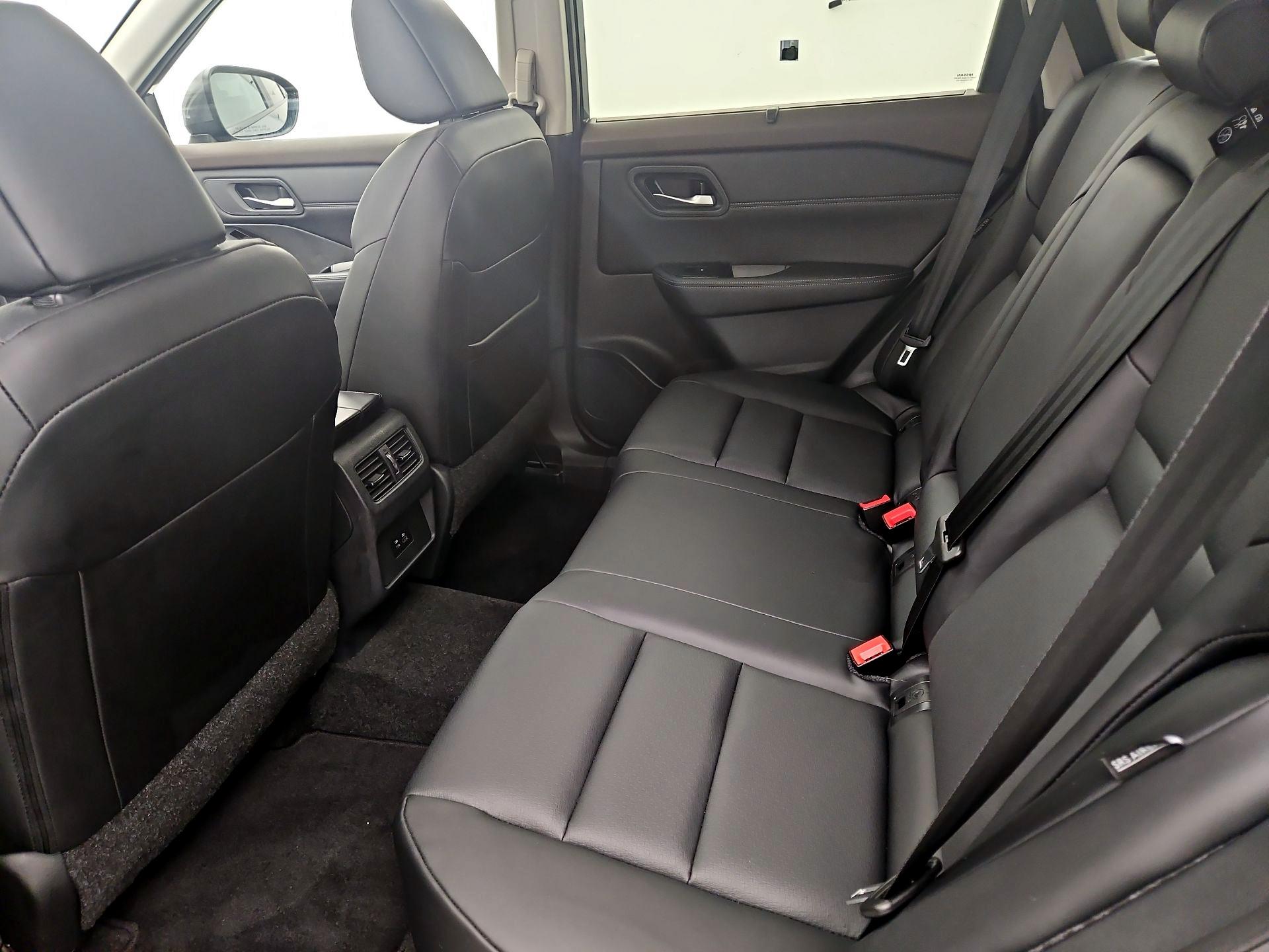 Thumbnail: 2023 Nissan Rogue - 20