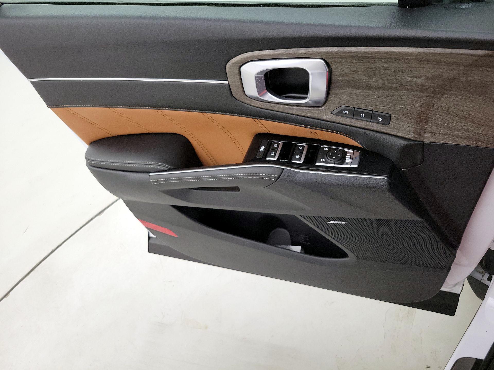 Thumbnail: 2023 Kia Sorento - 12