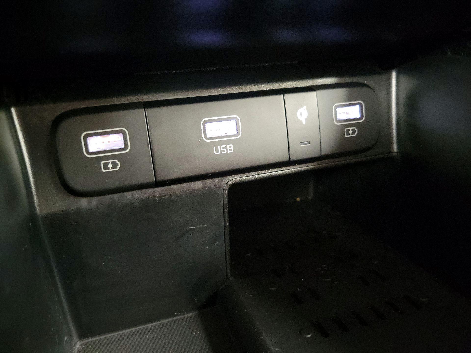 Thumbnail: 2023 Kia Sorento - 19