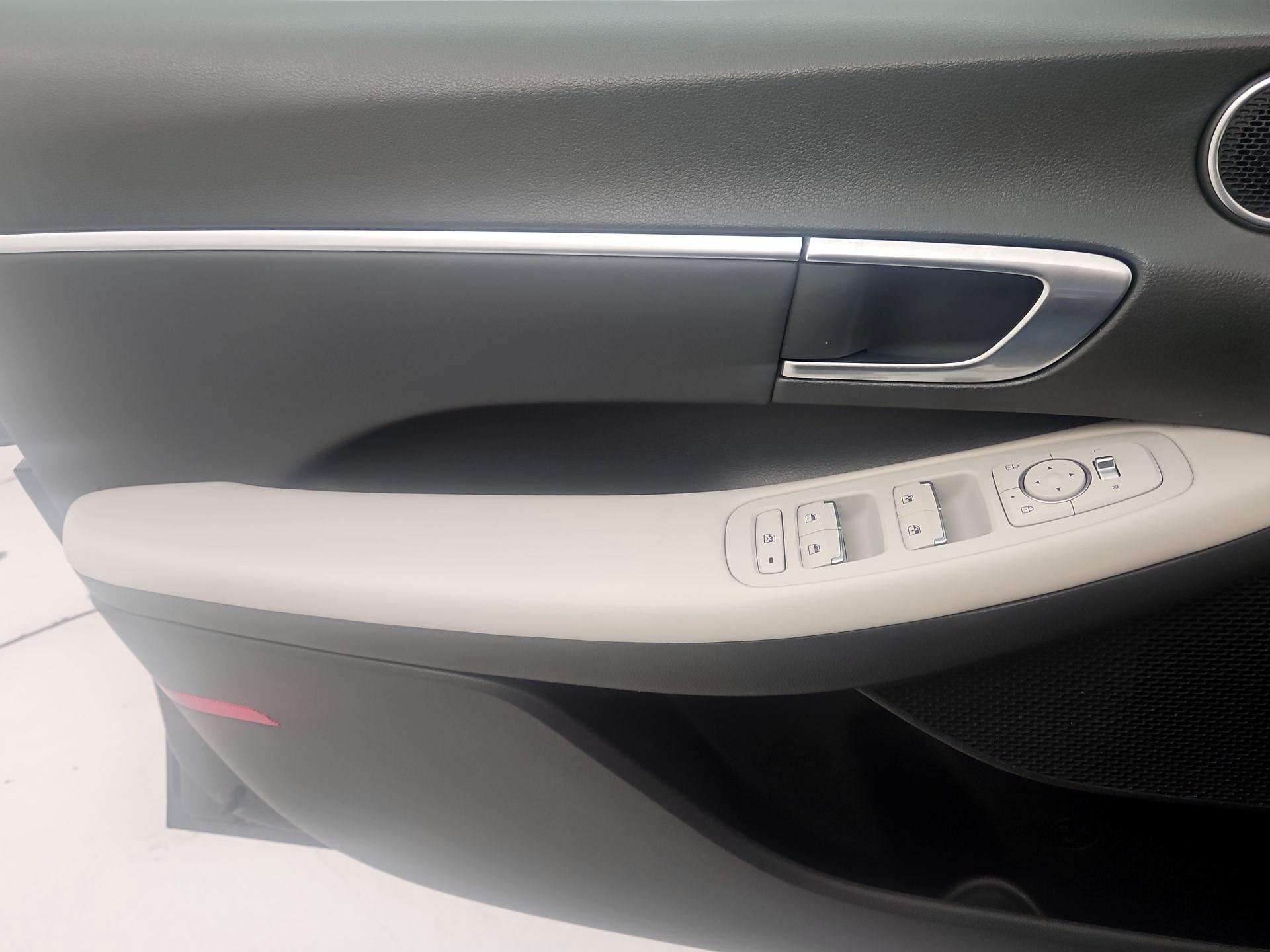 Thumbnail: 2022 Hyundai Sonata - 12