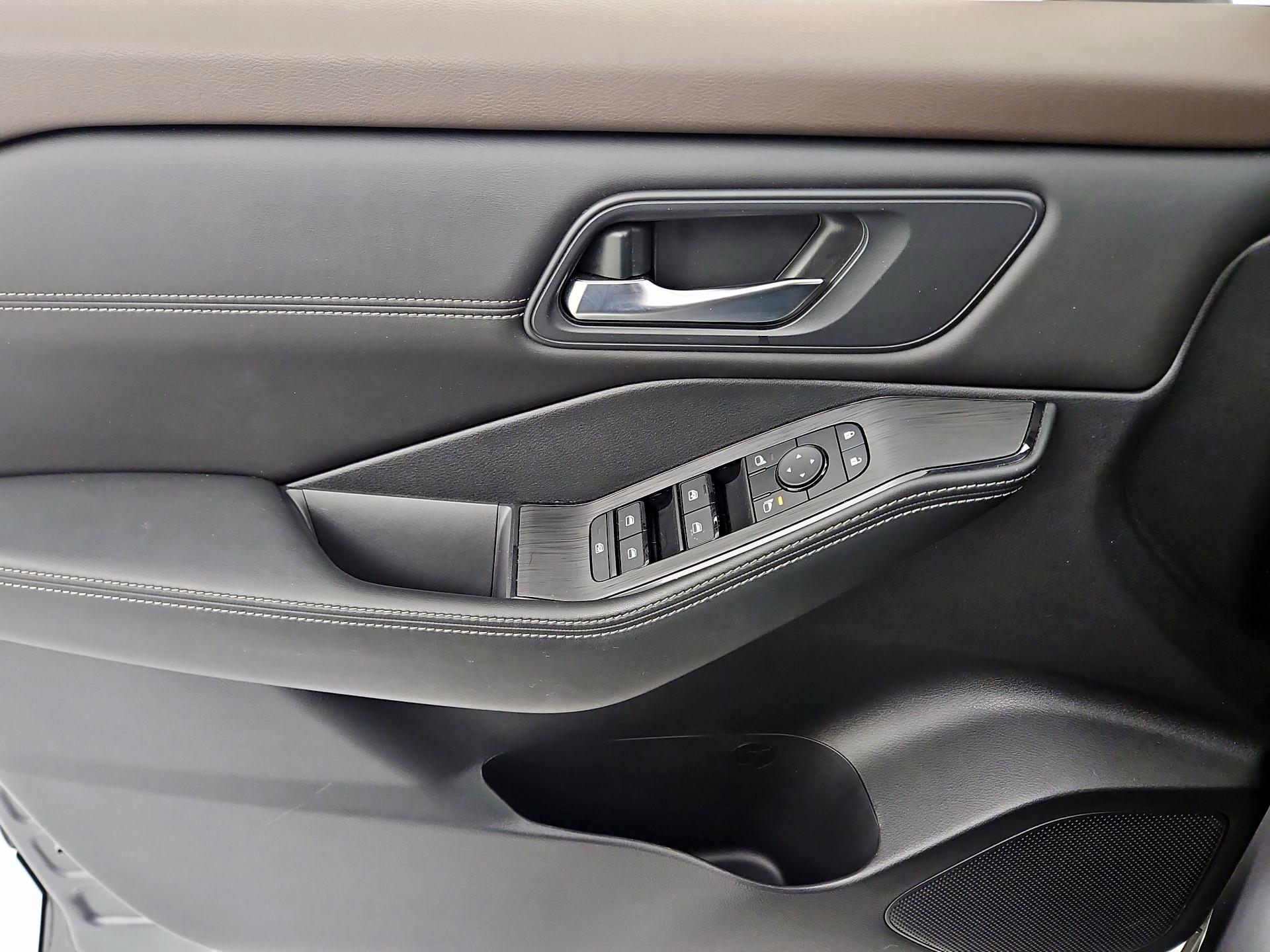 Thumbnail: 2023 Nissan Rogue - 12