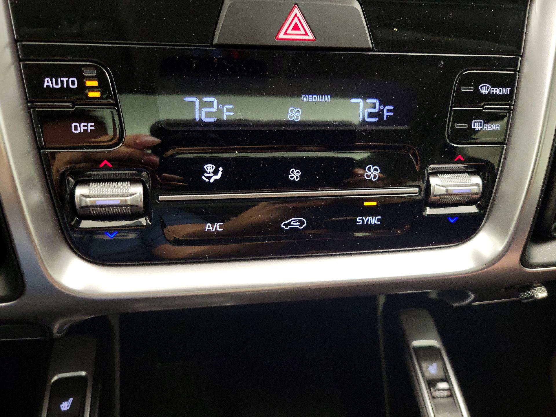 Thumbnail: 2023 Kia Sorento - 17