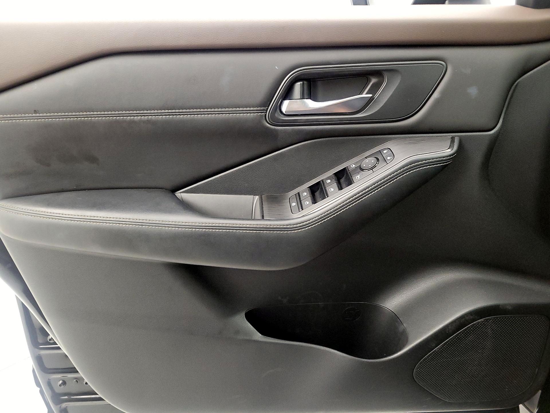 Thumbnail: 2023 Nissan Rogue - 12