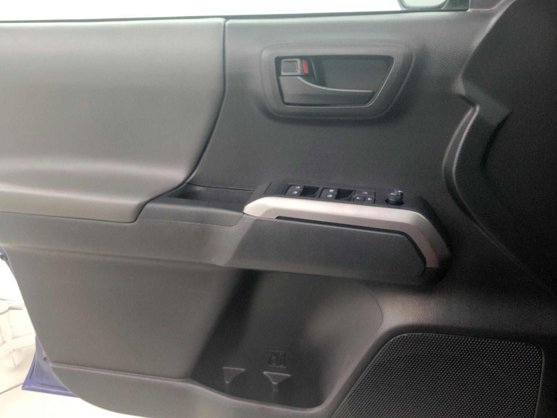 Thumbnail: 2022 Toyota Tacoma - 12