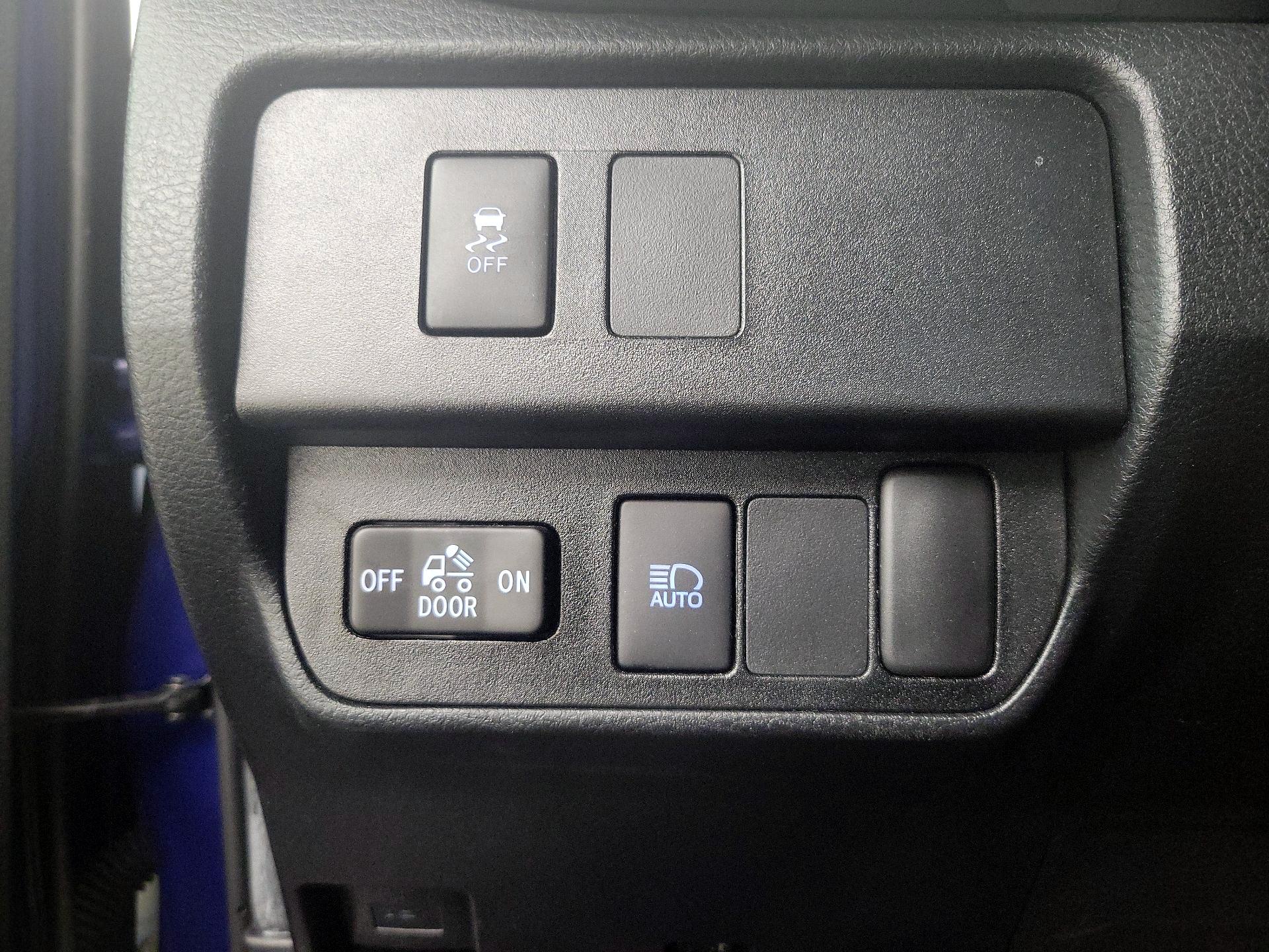 Thumbnail: 2022 Toyota Tacoma - 13