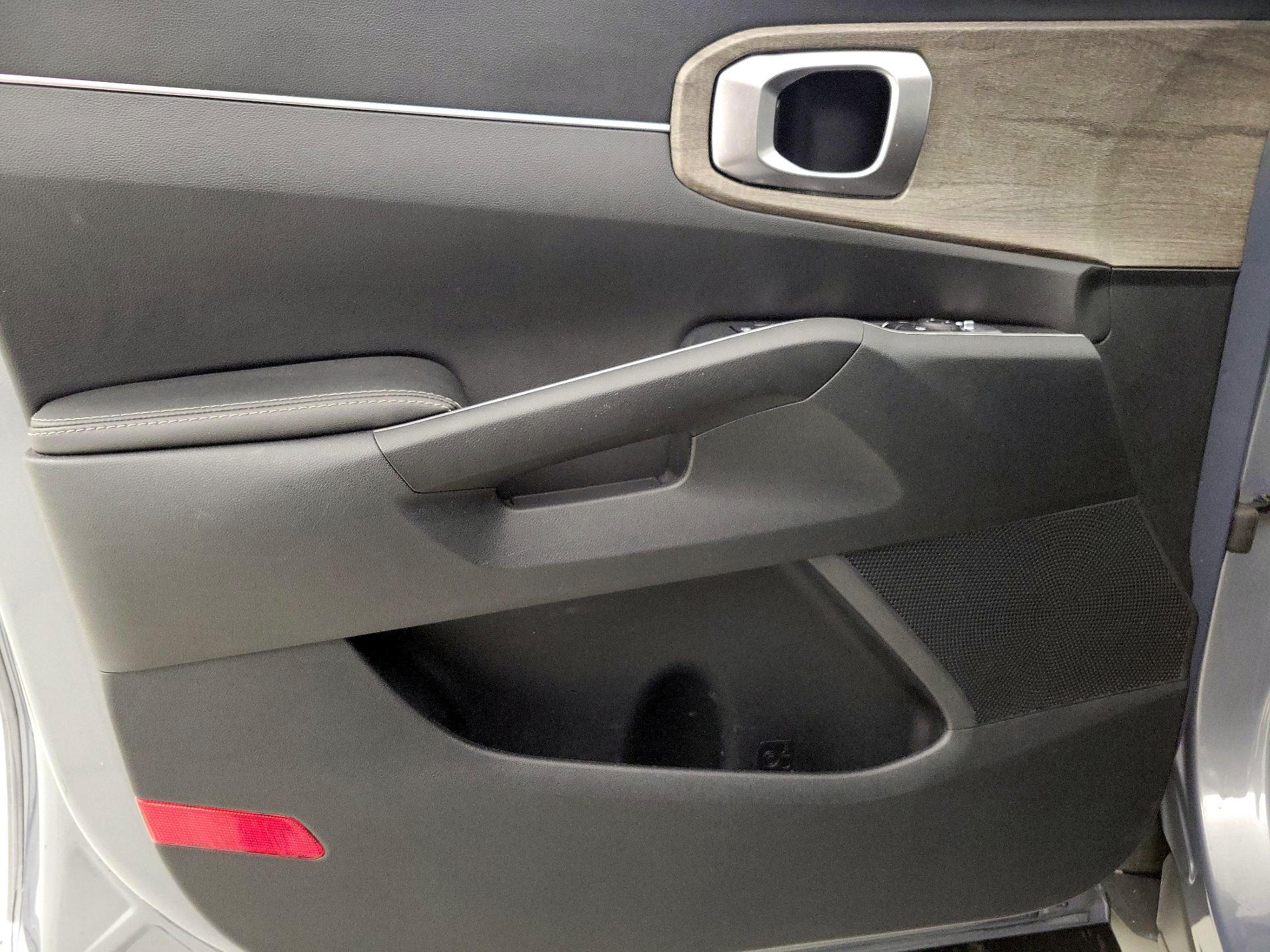 Thumbnail: 2023 Kia Sorento - 12