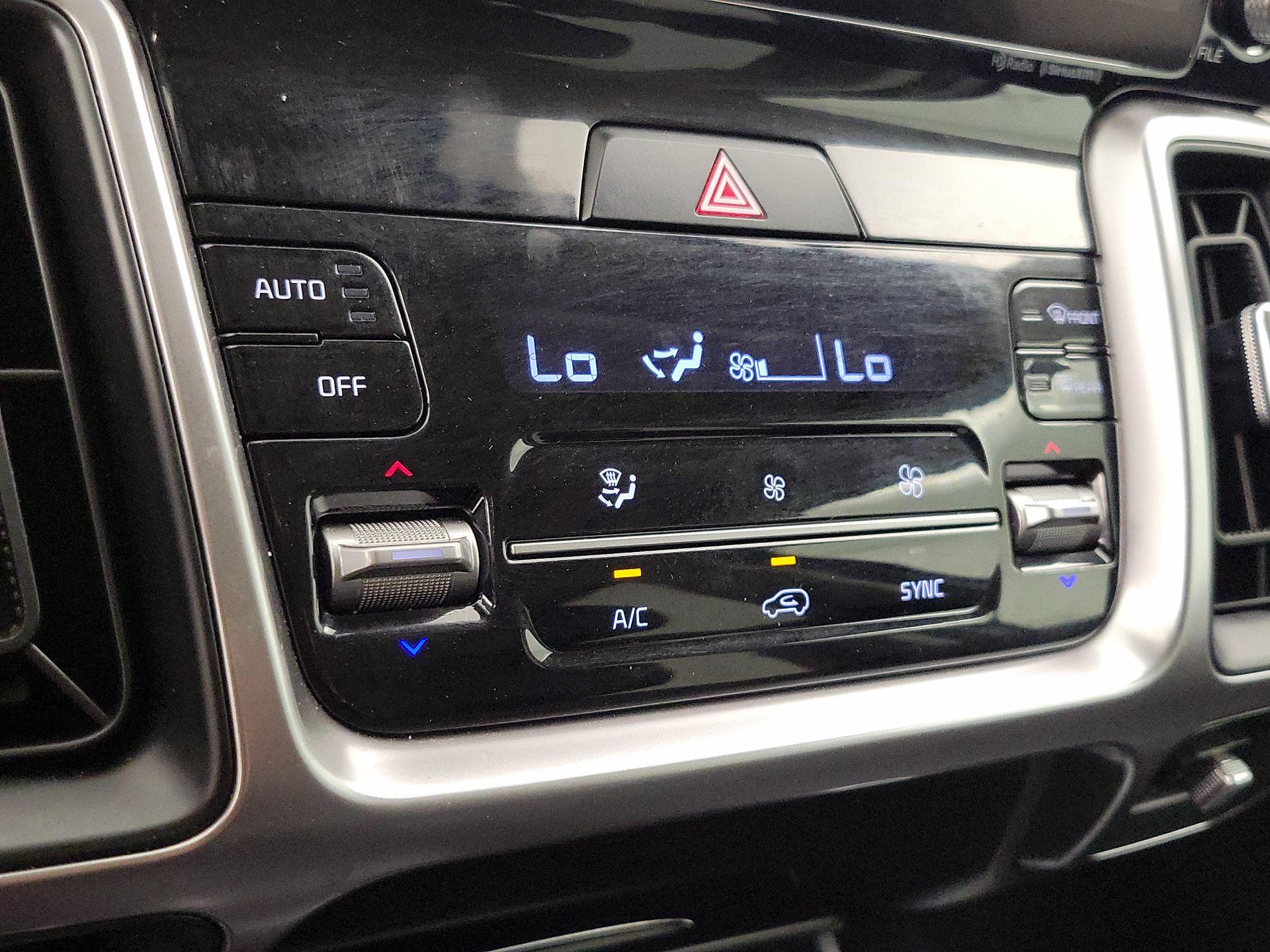 Thumbnail: 2023 Kia Sorento - 17