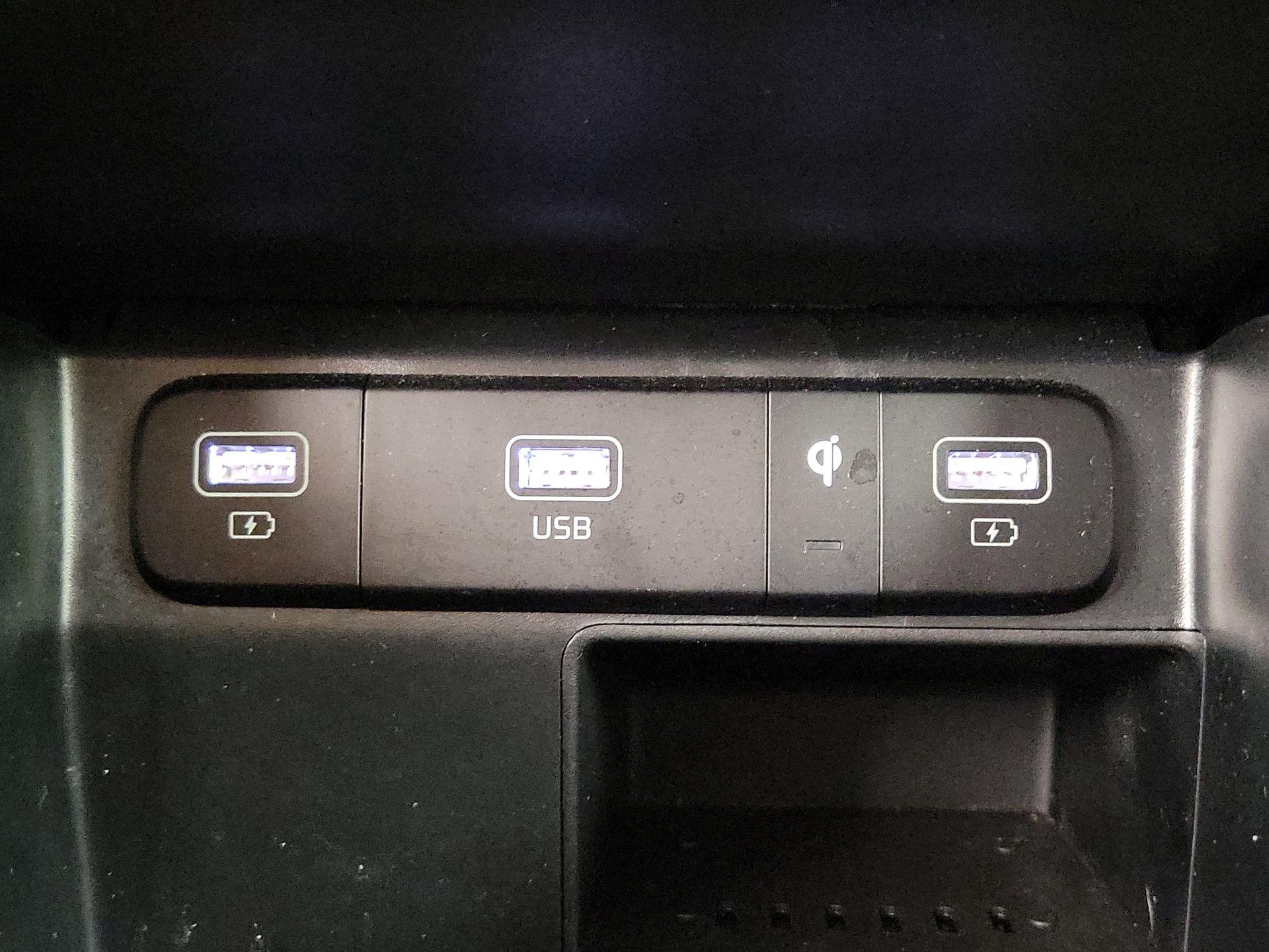 Thumbnail: 2023 Kia Sorento - 19