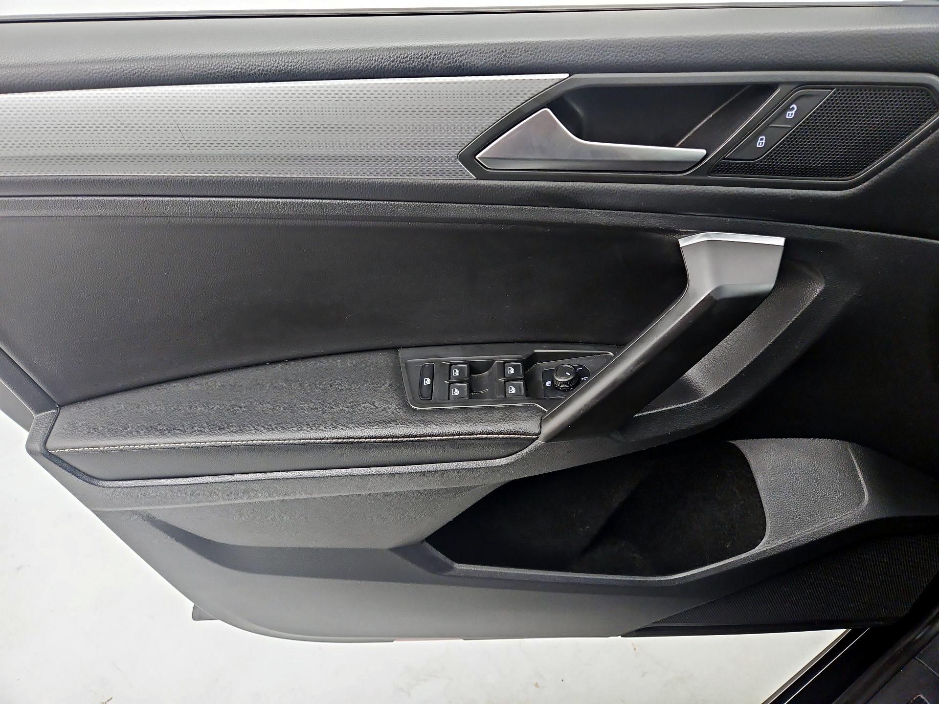 Thumbnail: 2022 Volkswagen Tiguan - 12