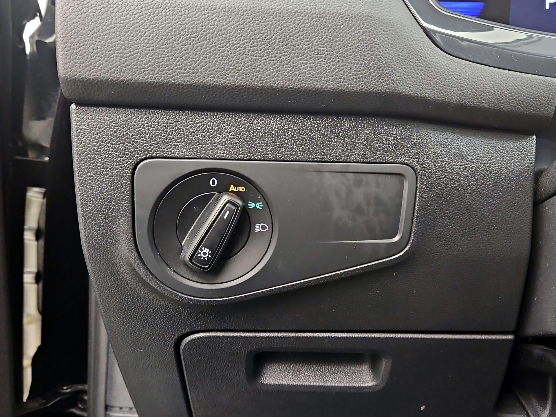 Thumbnail: 2022 Volkswagen Tiguan - 13