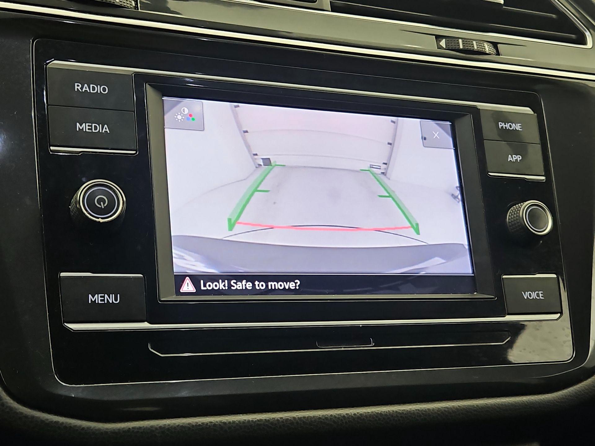 Thumbnail: 2022 Volkswagen Tiguan - 14