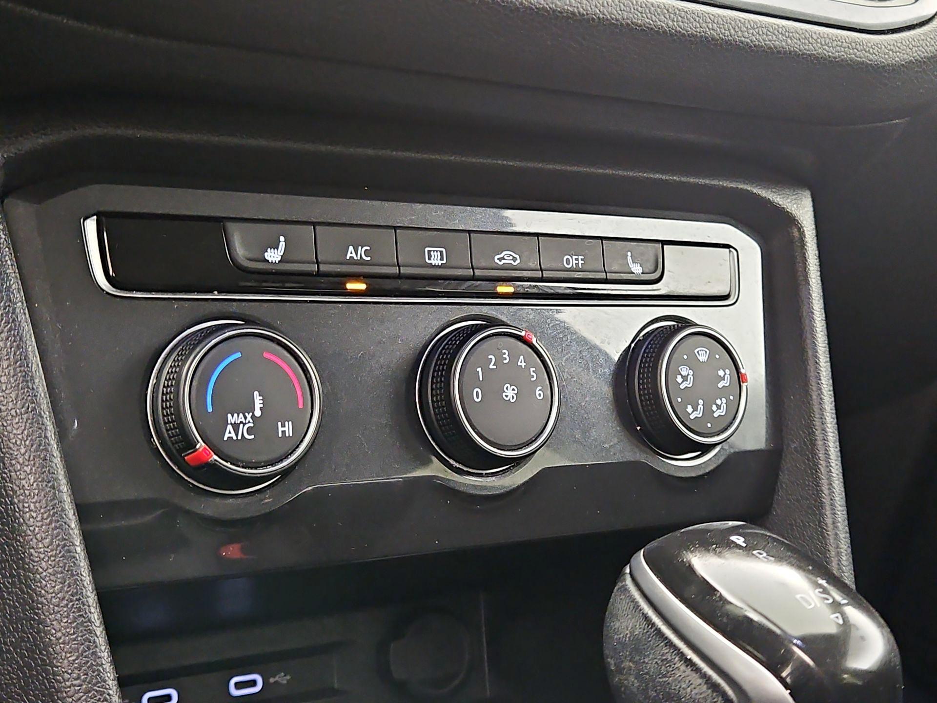 Thumbnail: 2022 Volkswagen Tiguan - 16