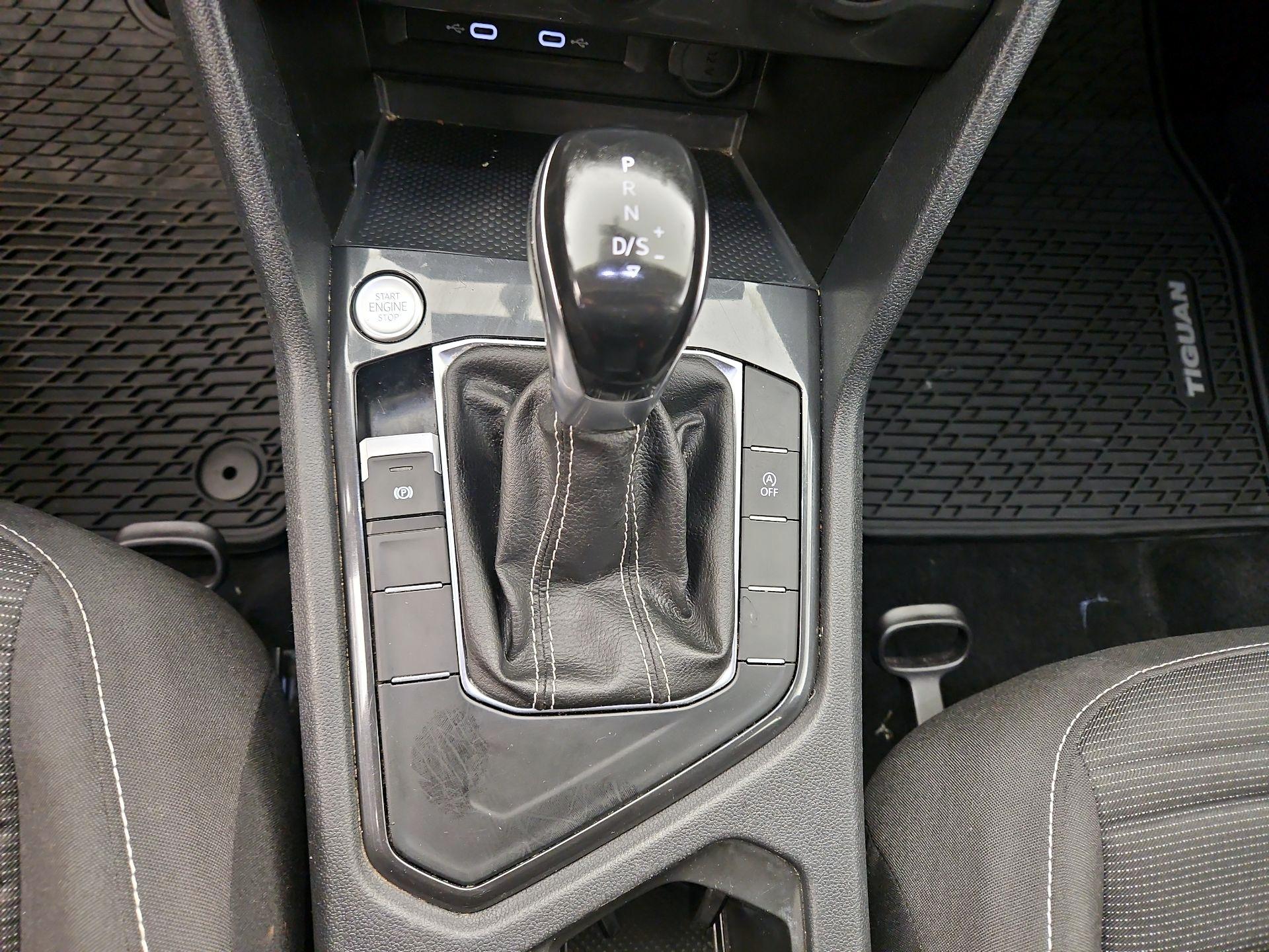 Thumbnail: 2022 Volkswagen Tiguan - 17