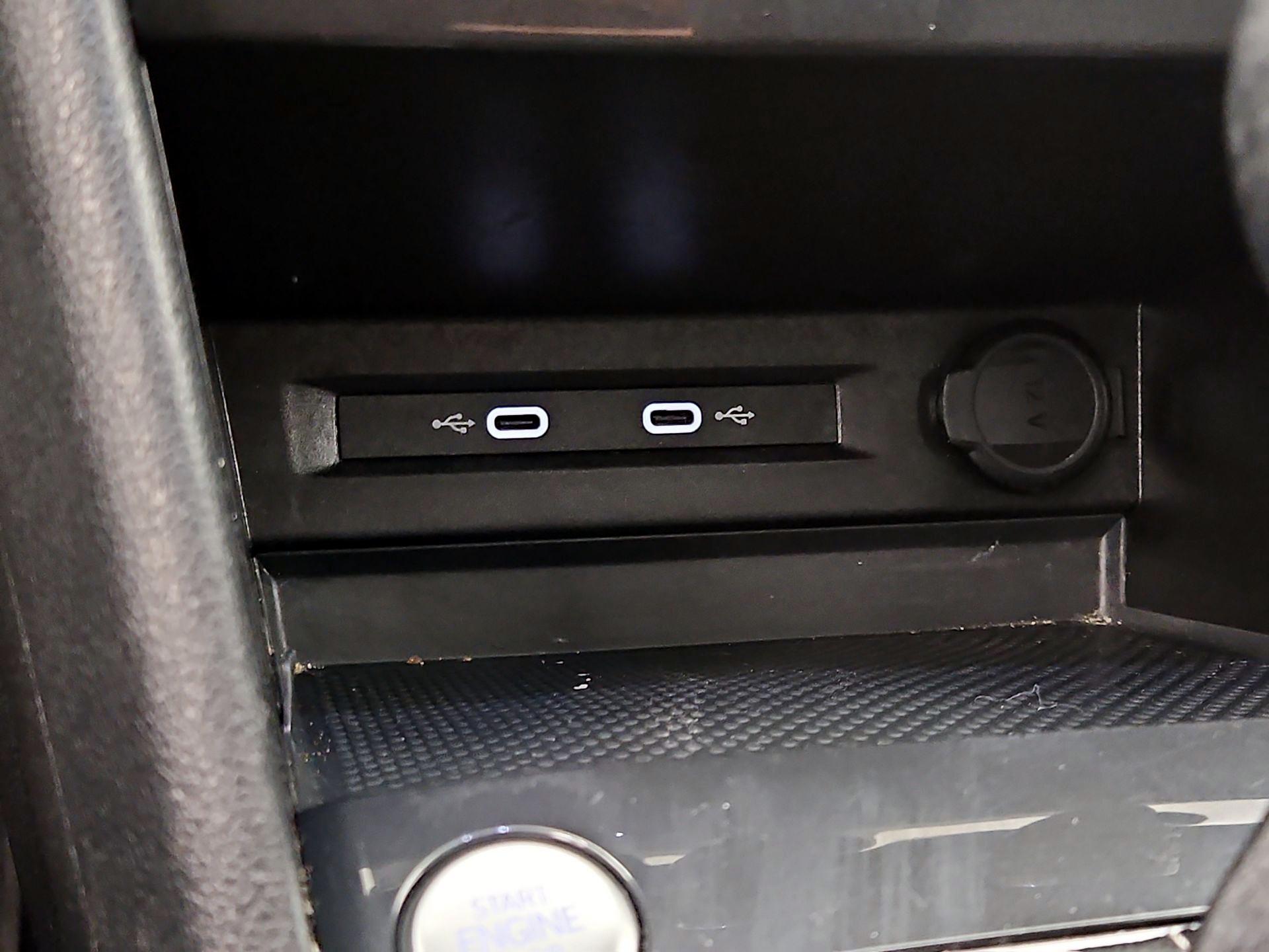 Thumbnail: 2022 Volkswagen Tiguan - 18