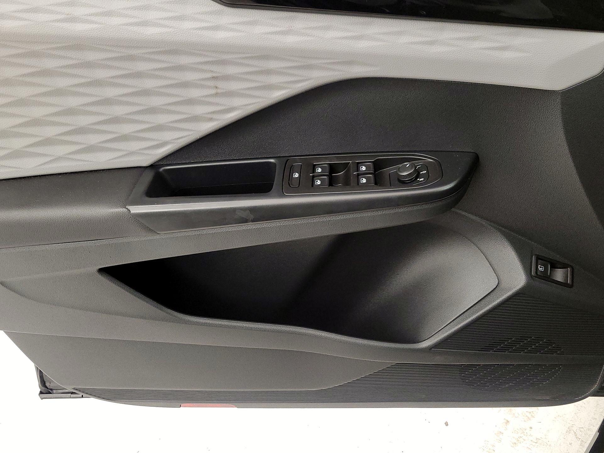 Thumbnail: 2023 Volkswagen Taos - 12