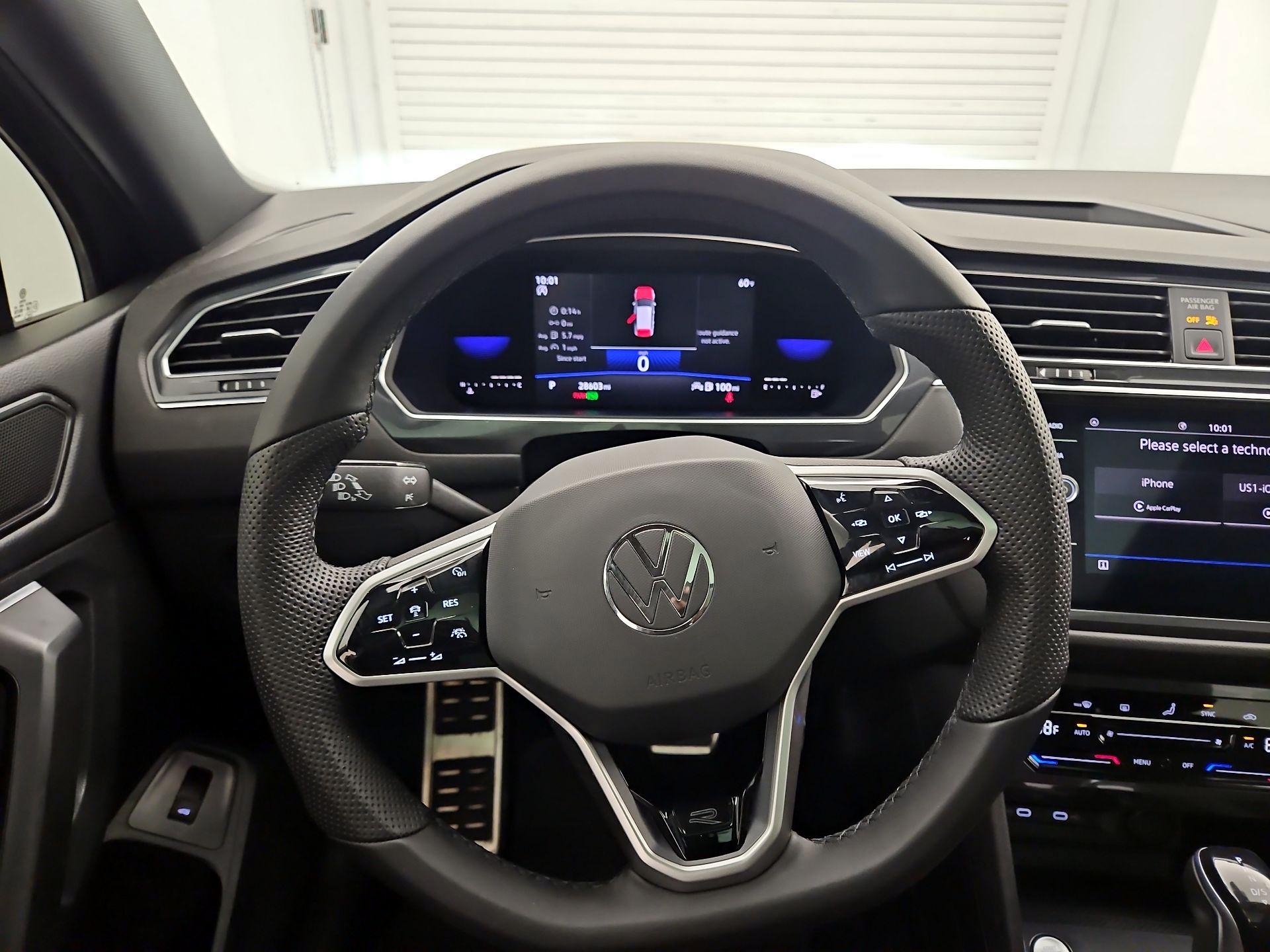 Thumbnail: 2022 Volkswagen Tiguan - 10