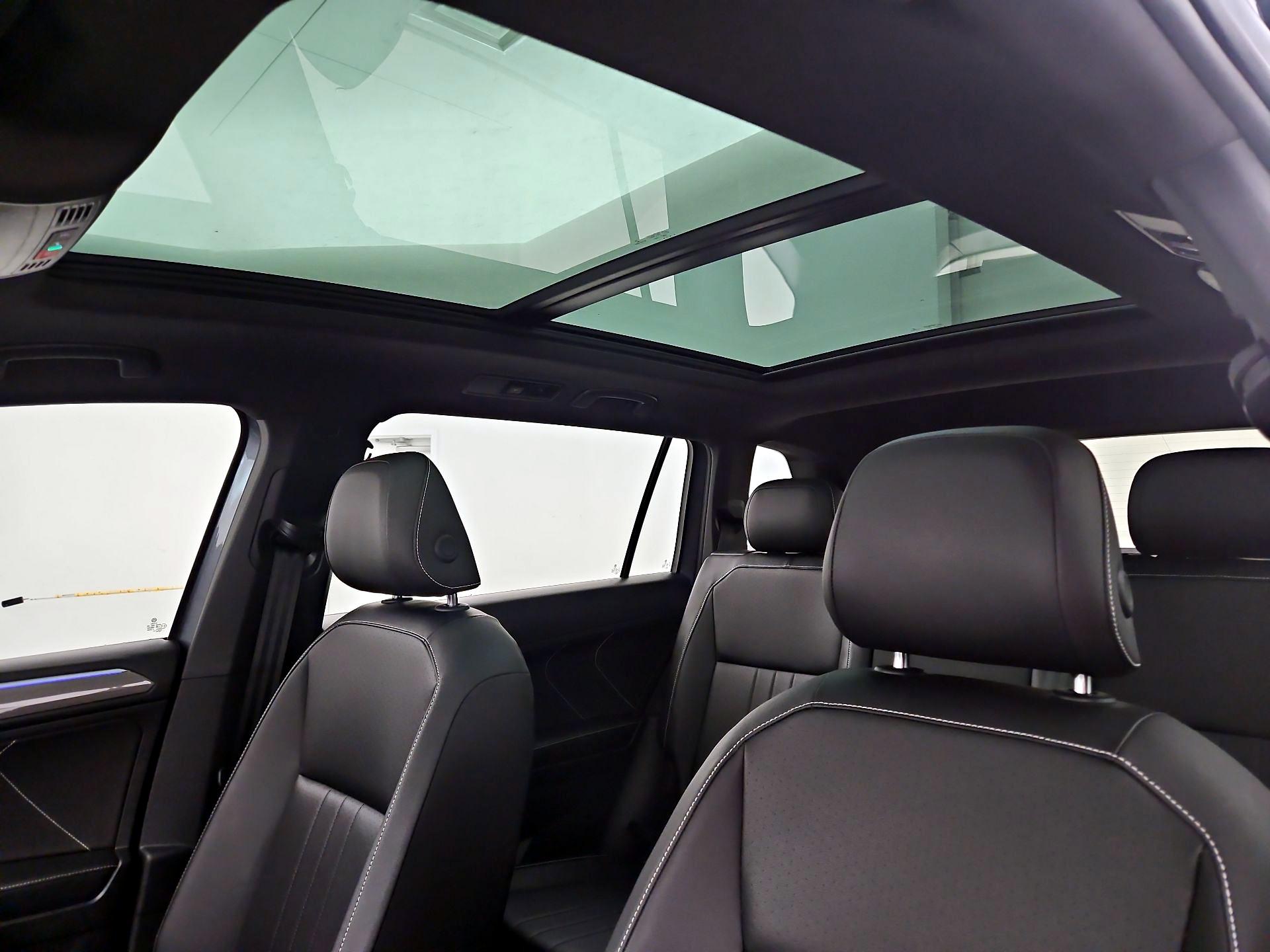 Thumbnail: 2022 Volkswagen Tiguan - 19