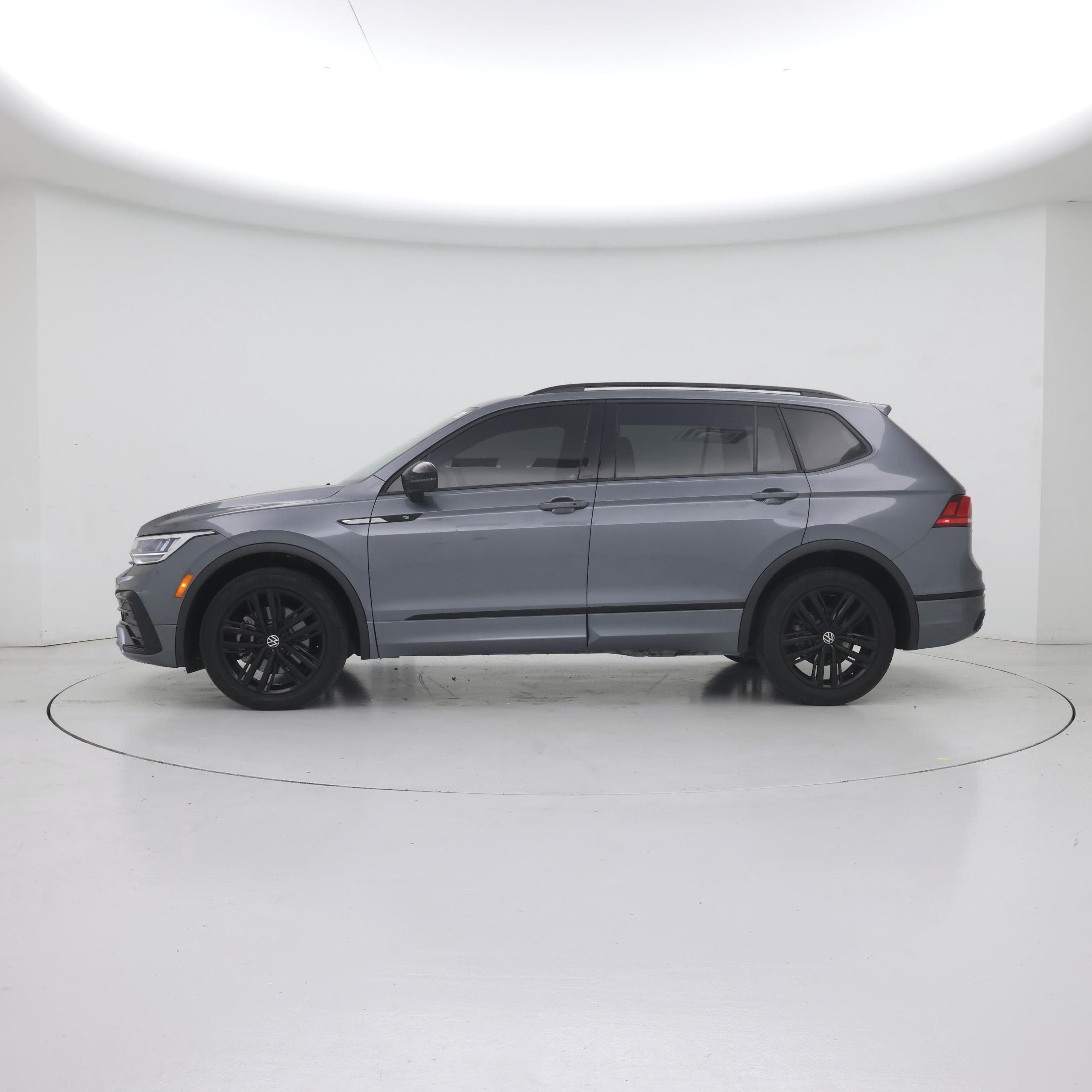 Thumbnail: 2022 Volkswagen Tiguan - 3