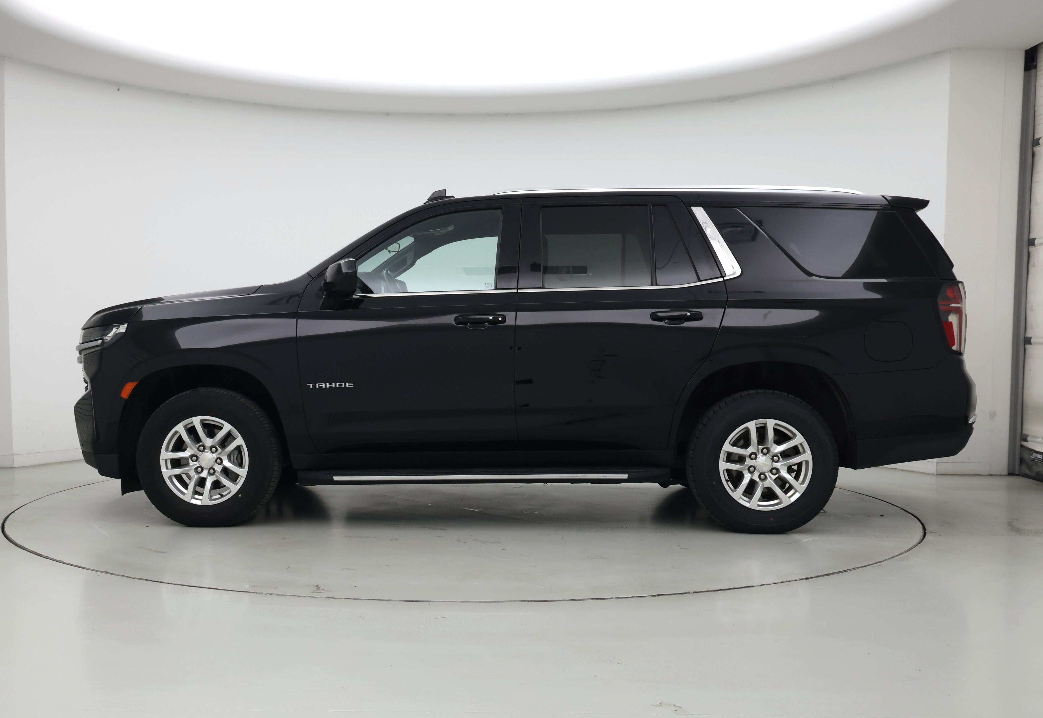 Thumbnail: 2022 Chevrolet Tahoe - 3